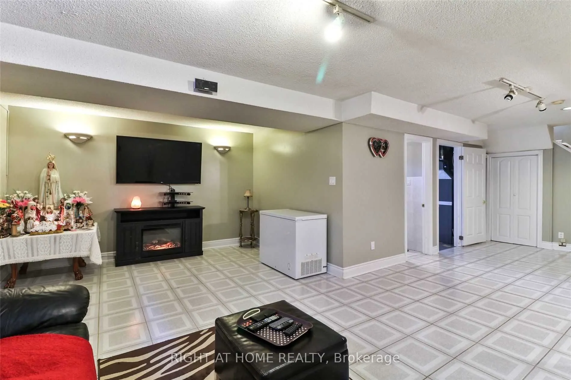 34 Drinkwater Road N