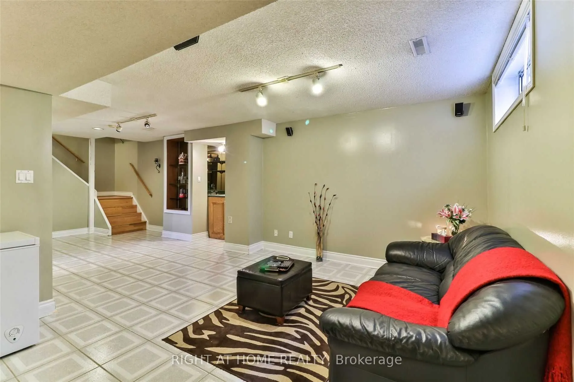 34 Drinkwater Road N