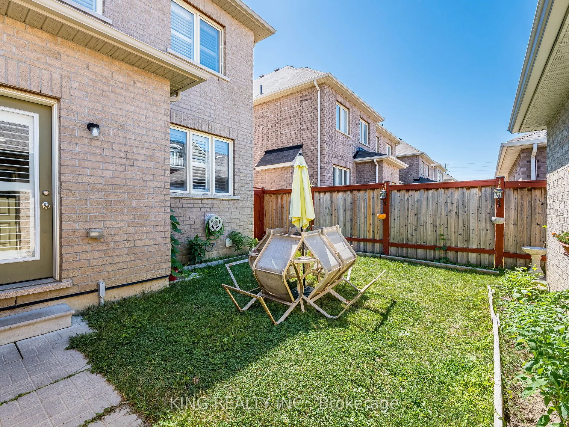 18 Ledger Point Crescent
