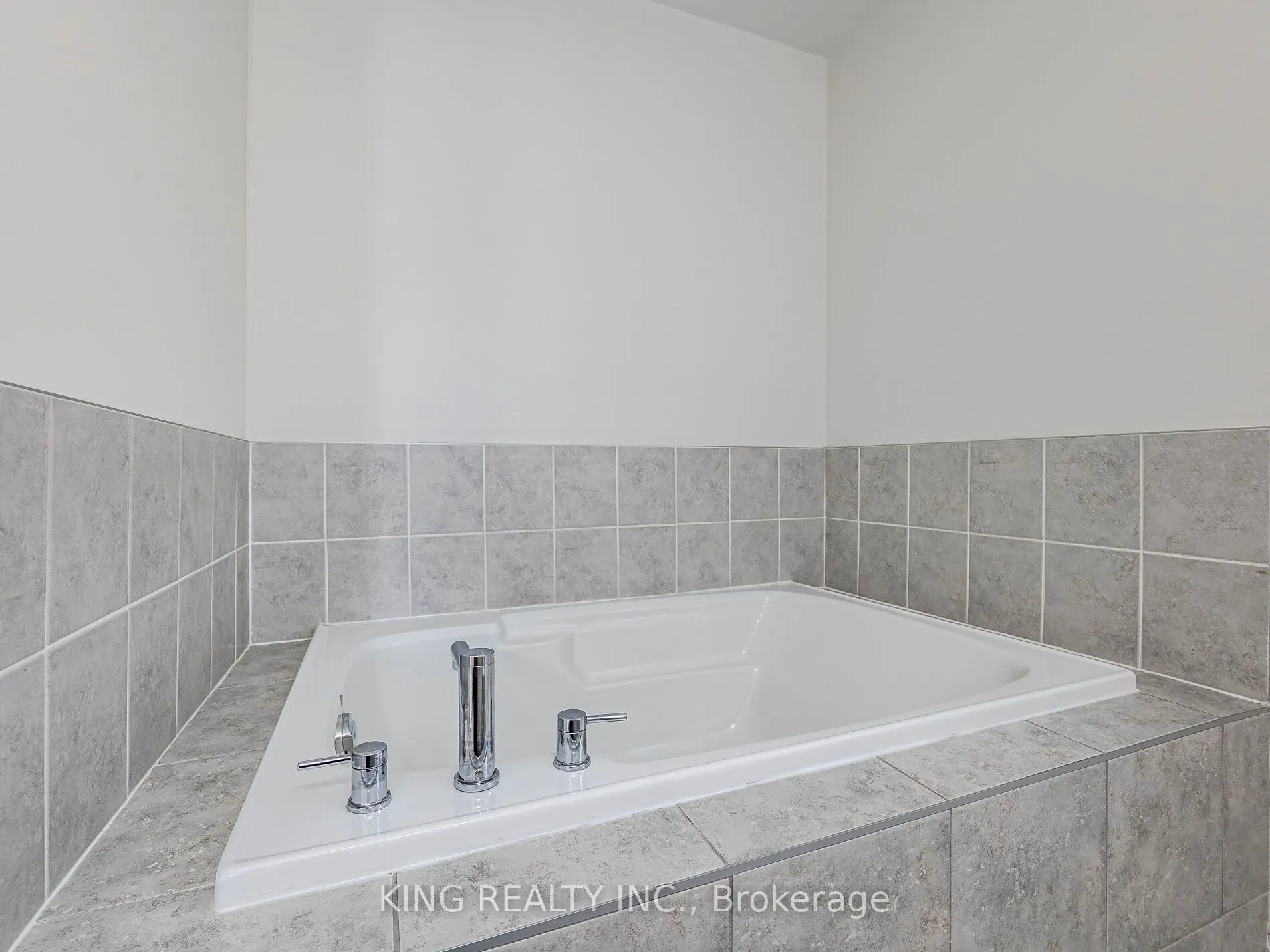 18 Ledger Point Crescent