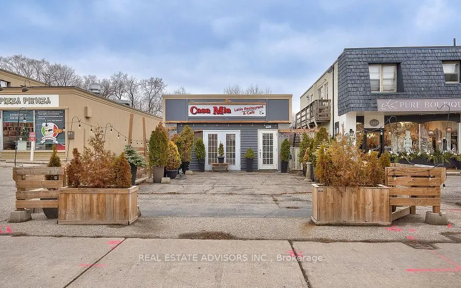 2361 Lakeshore Road W