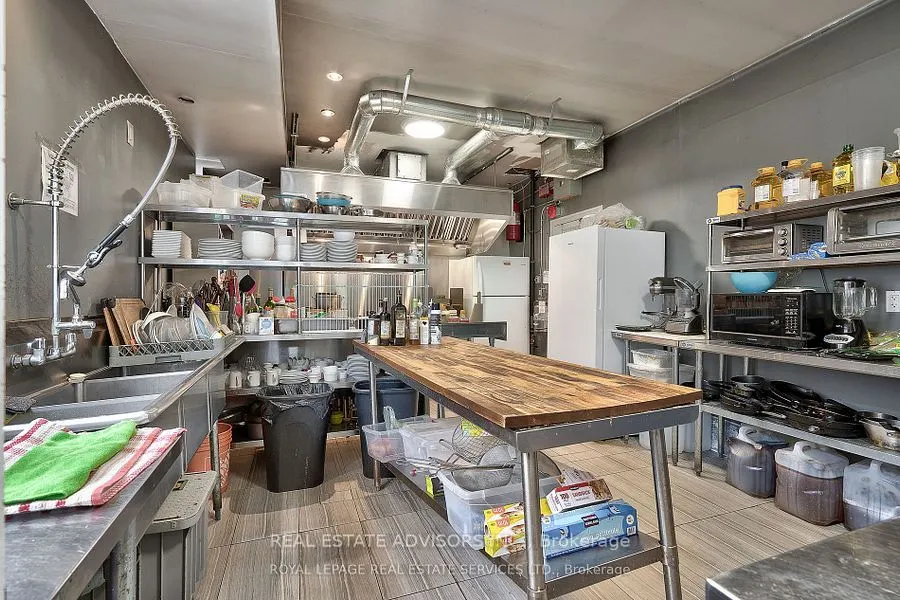 2361 Lakeshore Road W