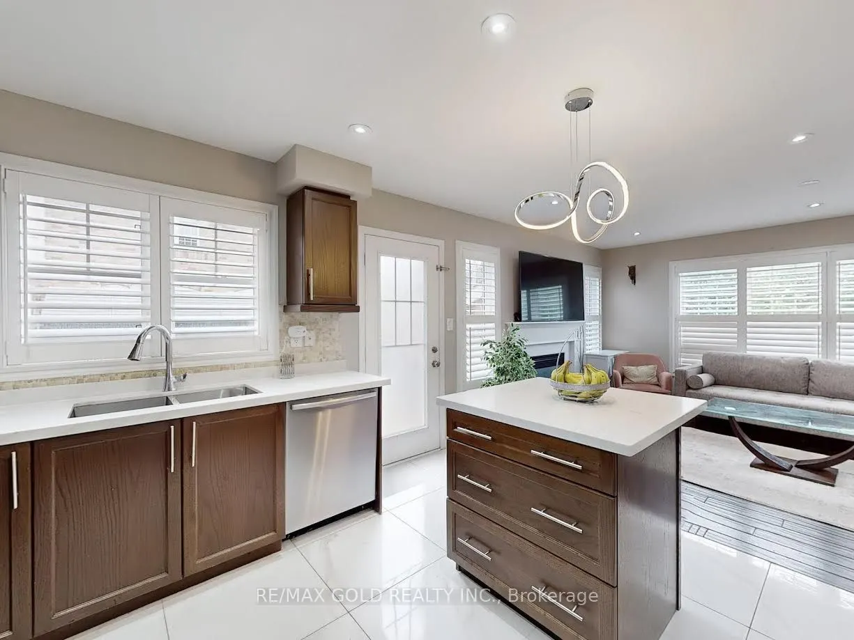 933 Raftis Crescent