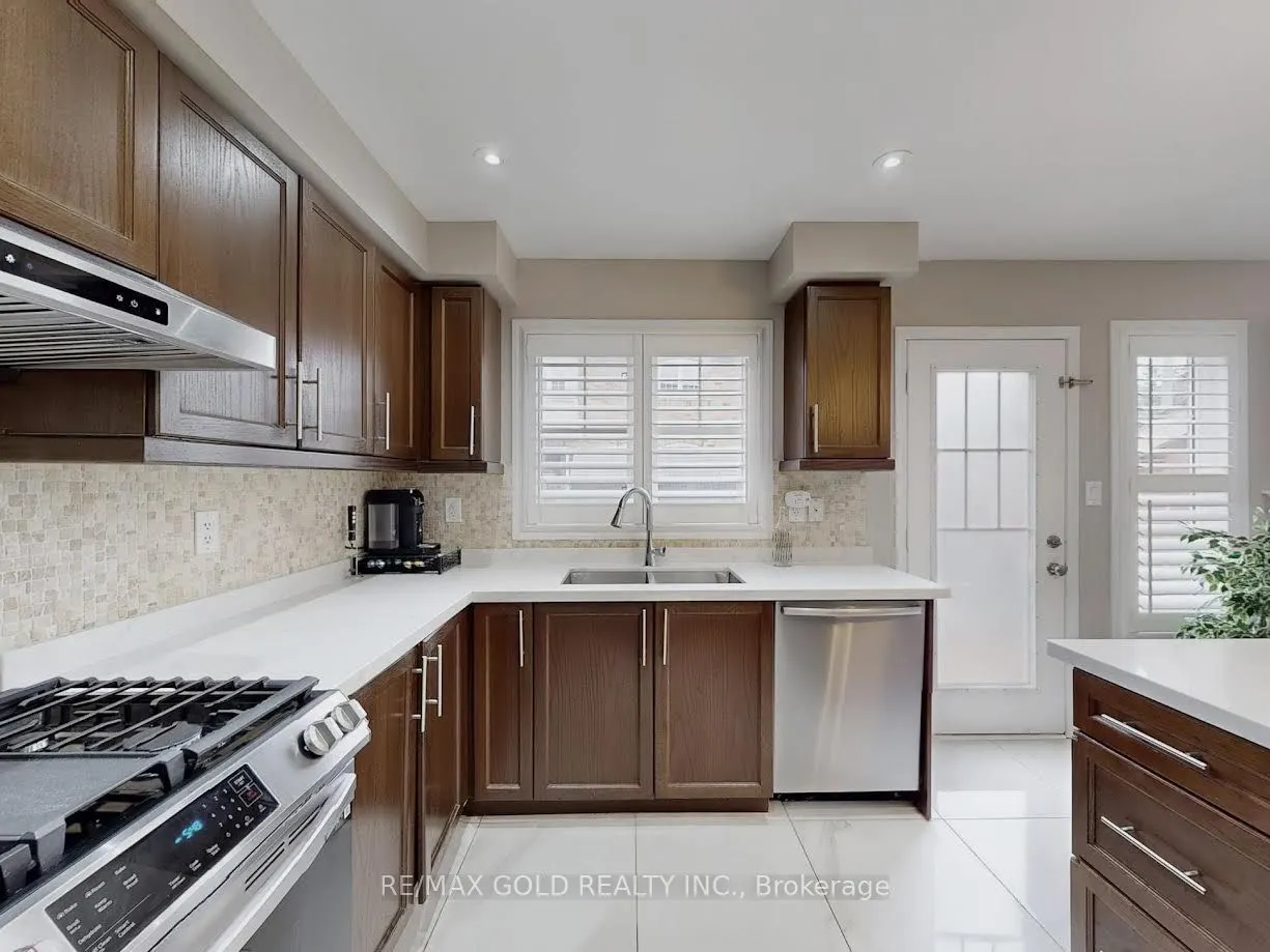 933 Raftis Crescent