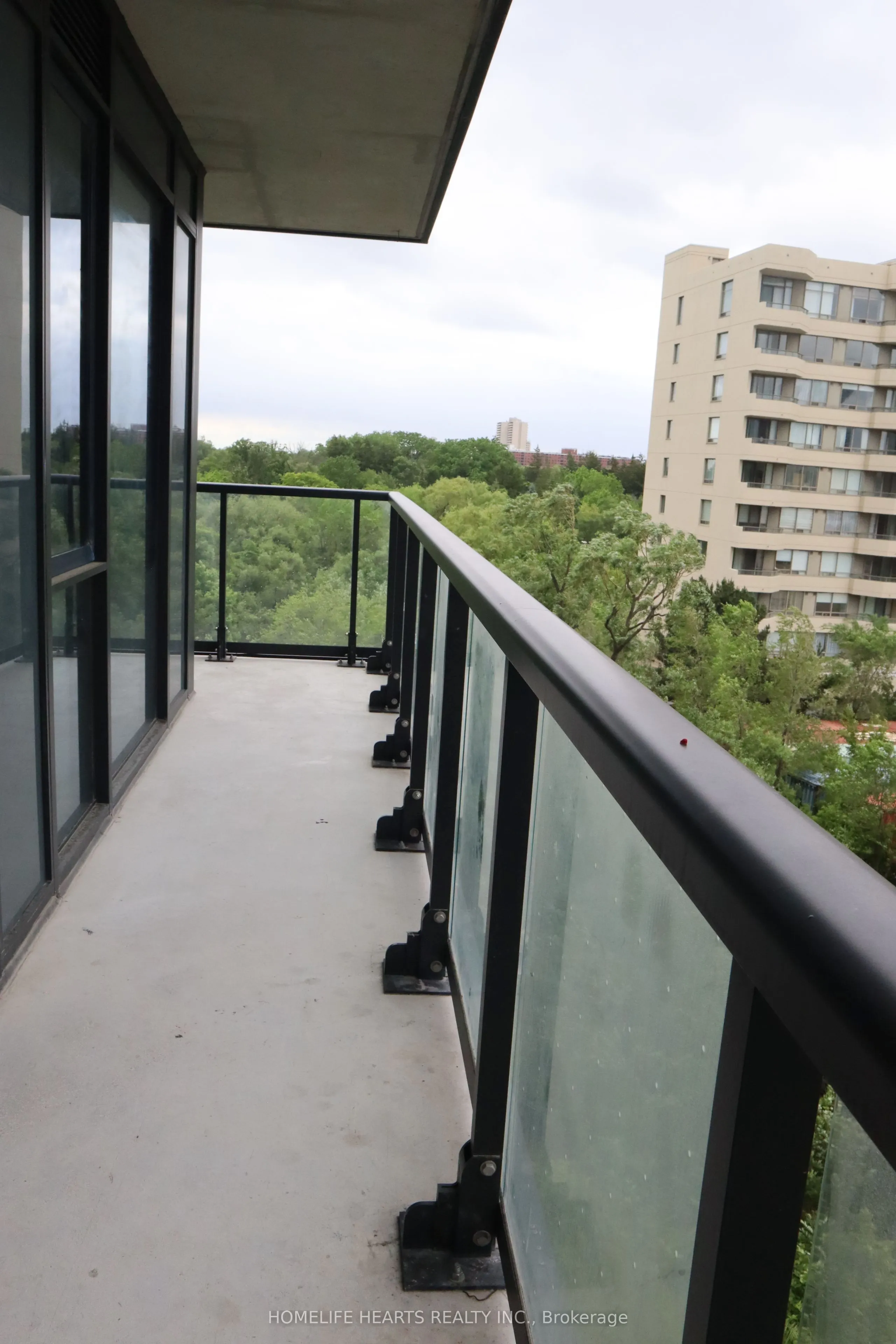 86 Dundas Street E, #421