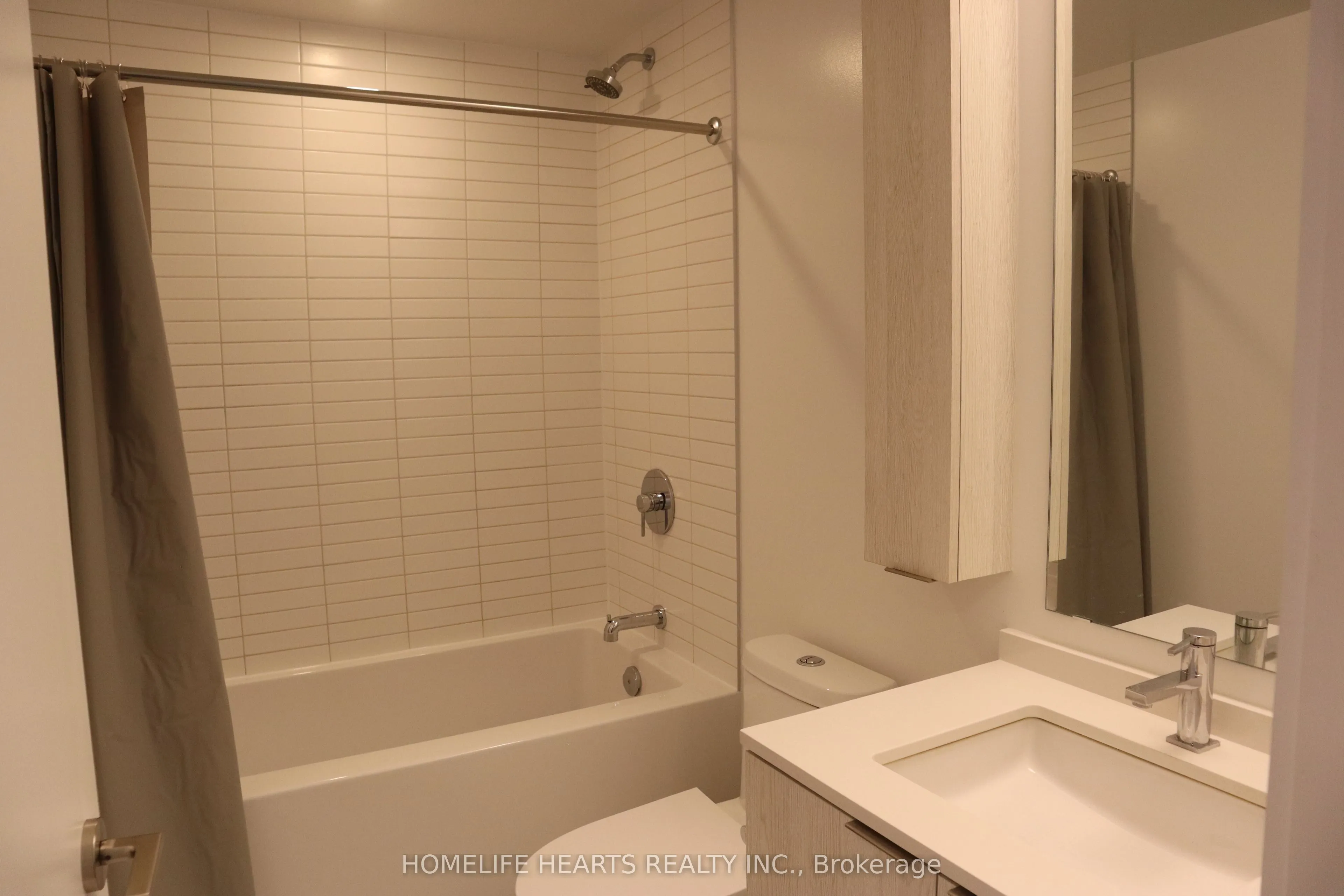 86 Dundas Street E, #421
