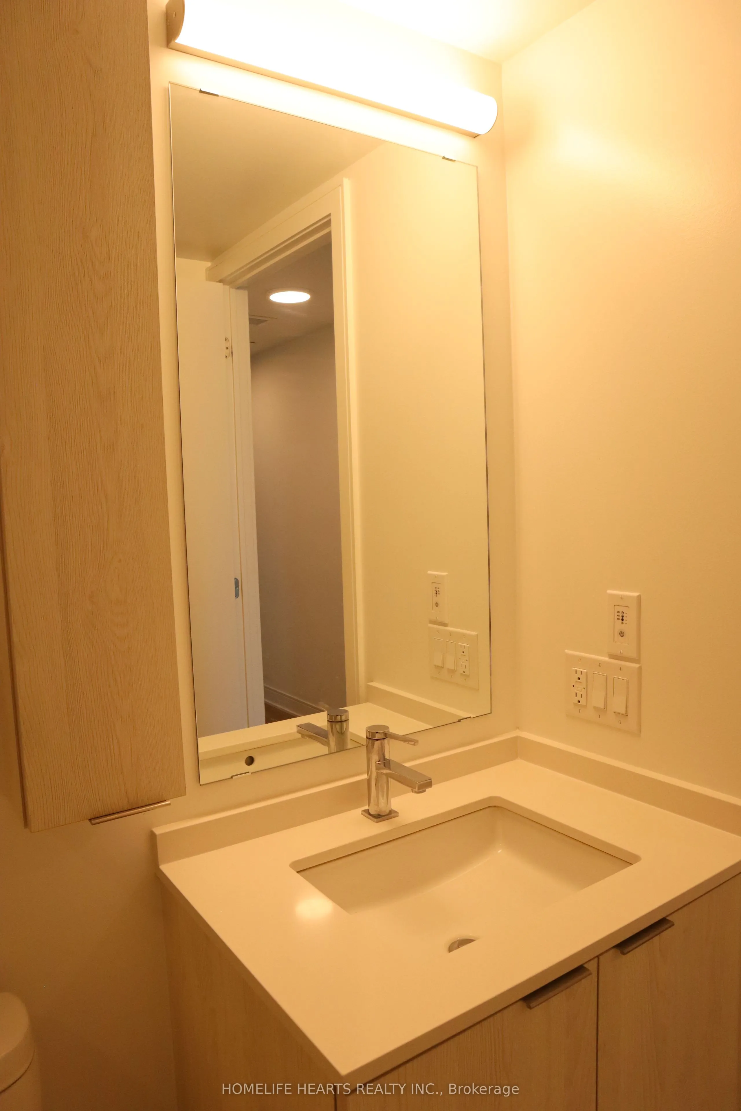86 Dundas Street E, #421
