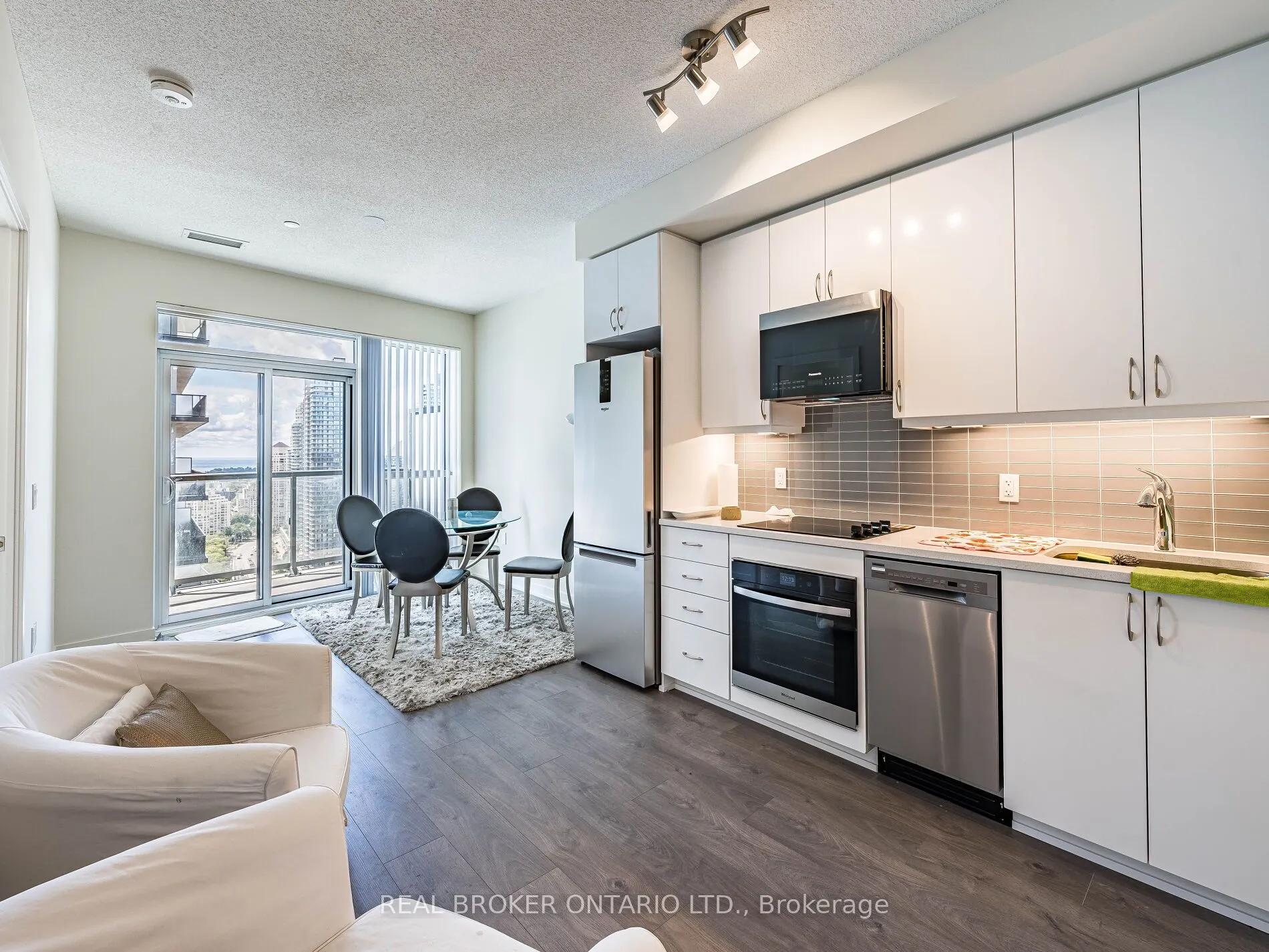 38 Annie Craig Drive S, #2906
