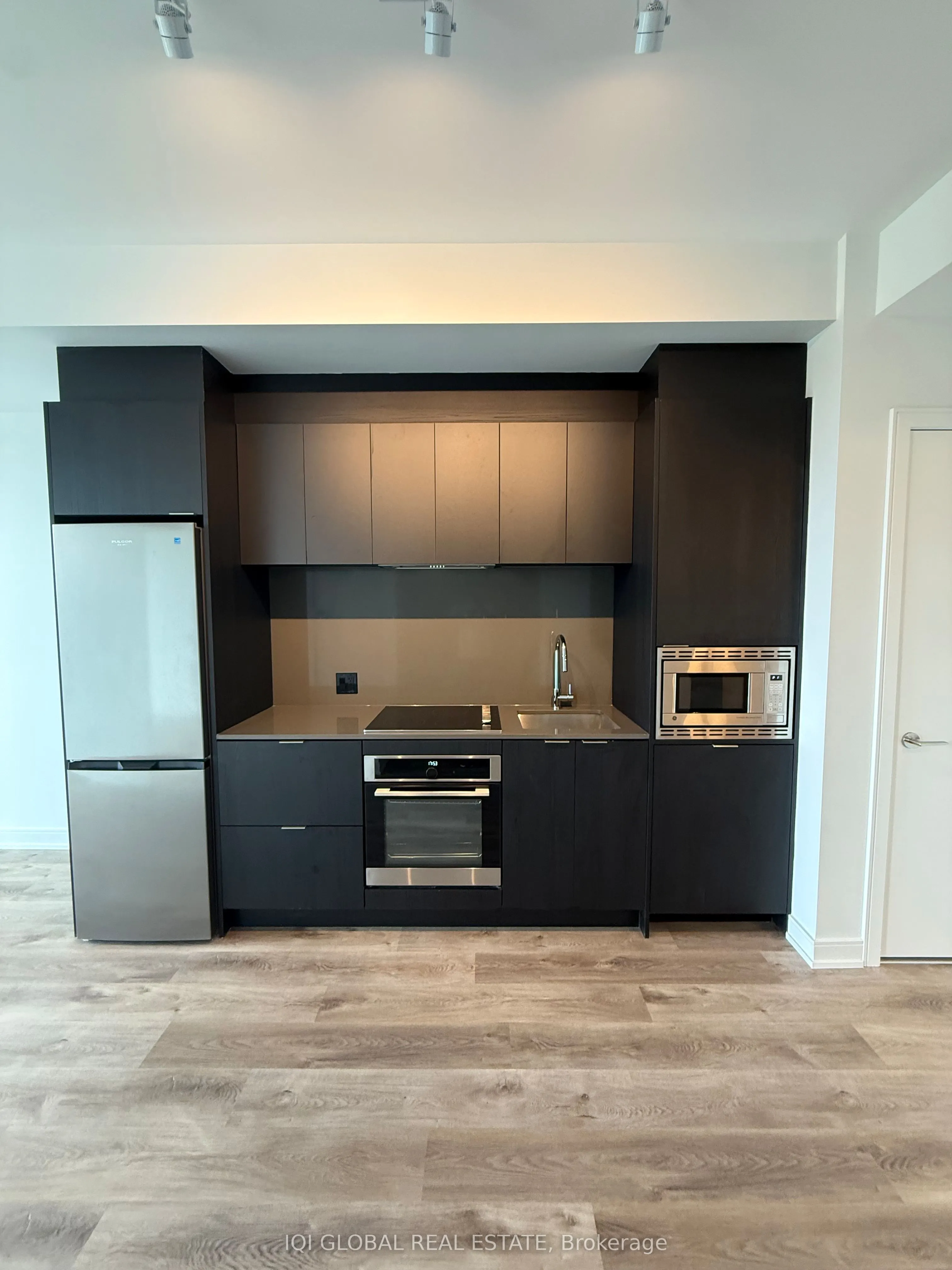 3009 Novar Rd, #818