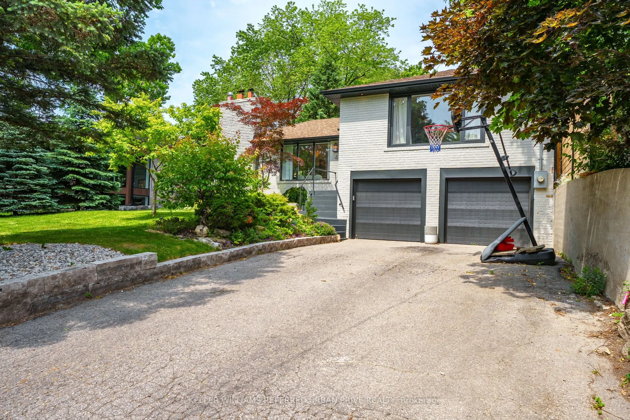 4 Pinehurst Crescent