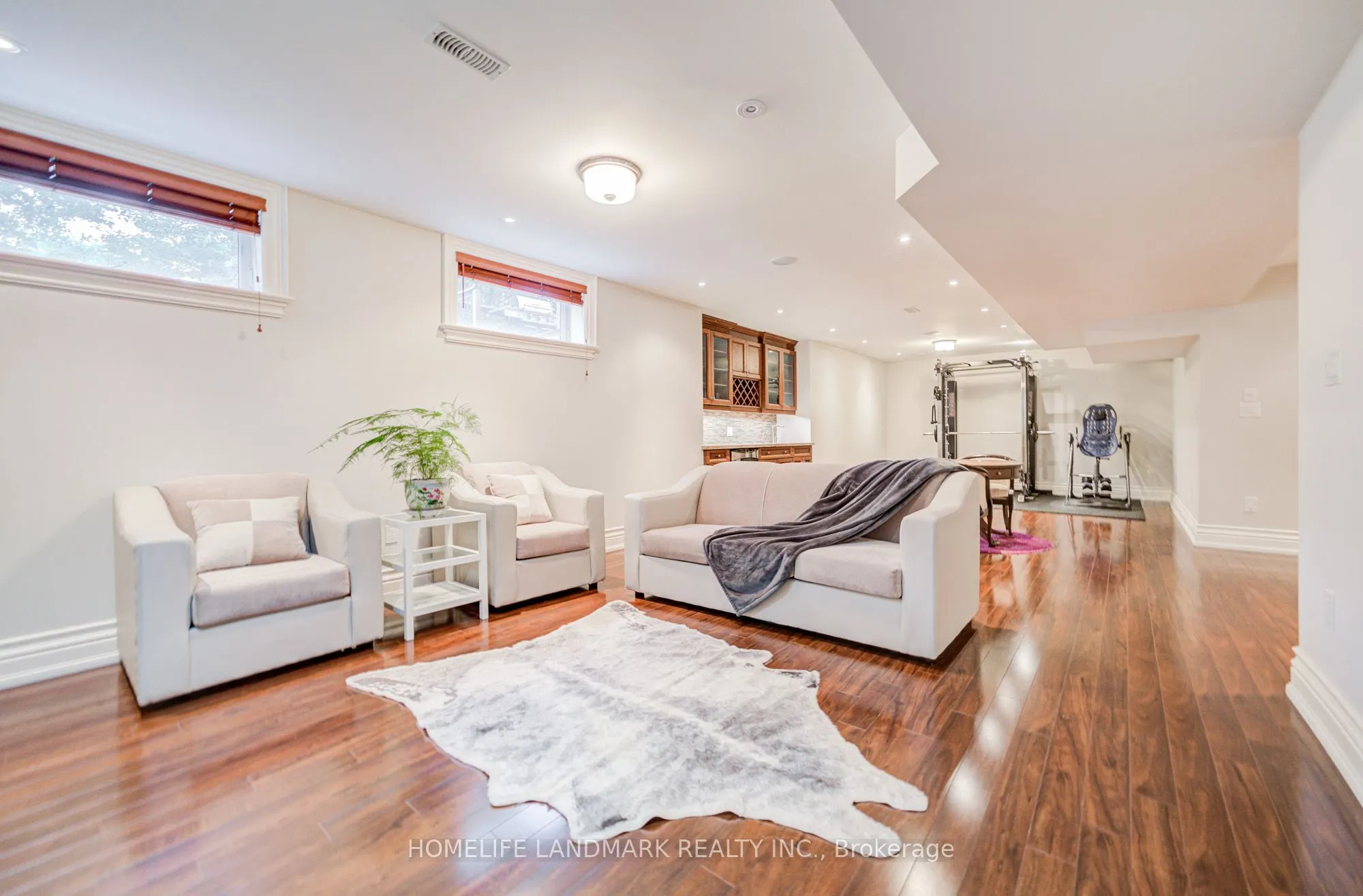 188 Mineola Road E