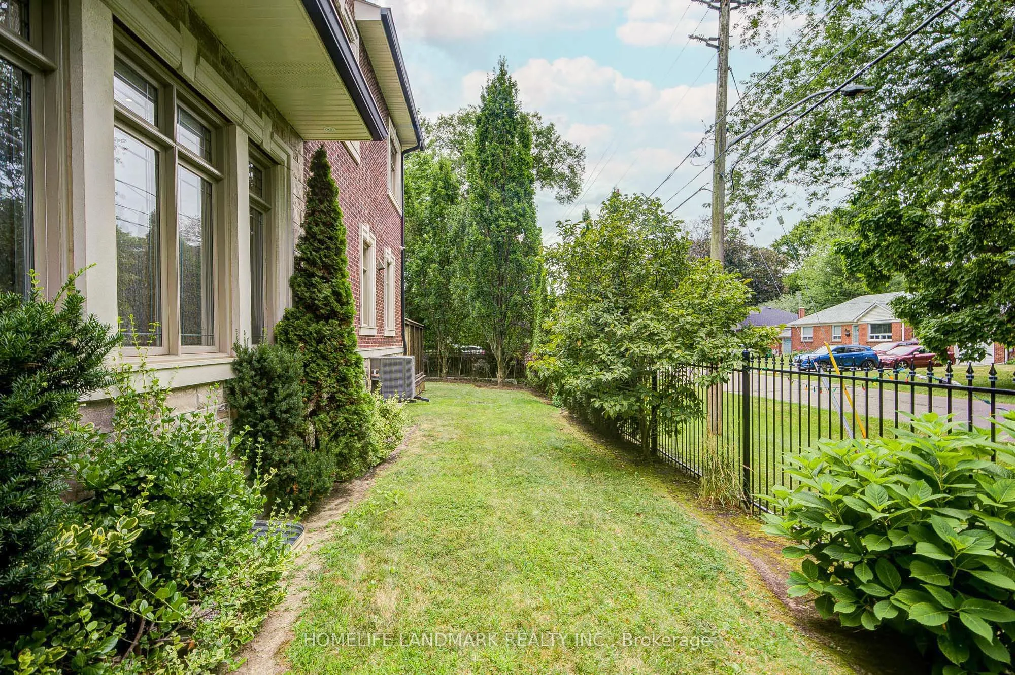 188 Mineola Road E