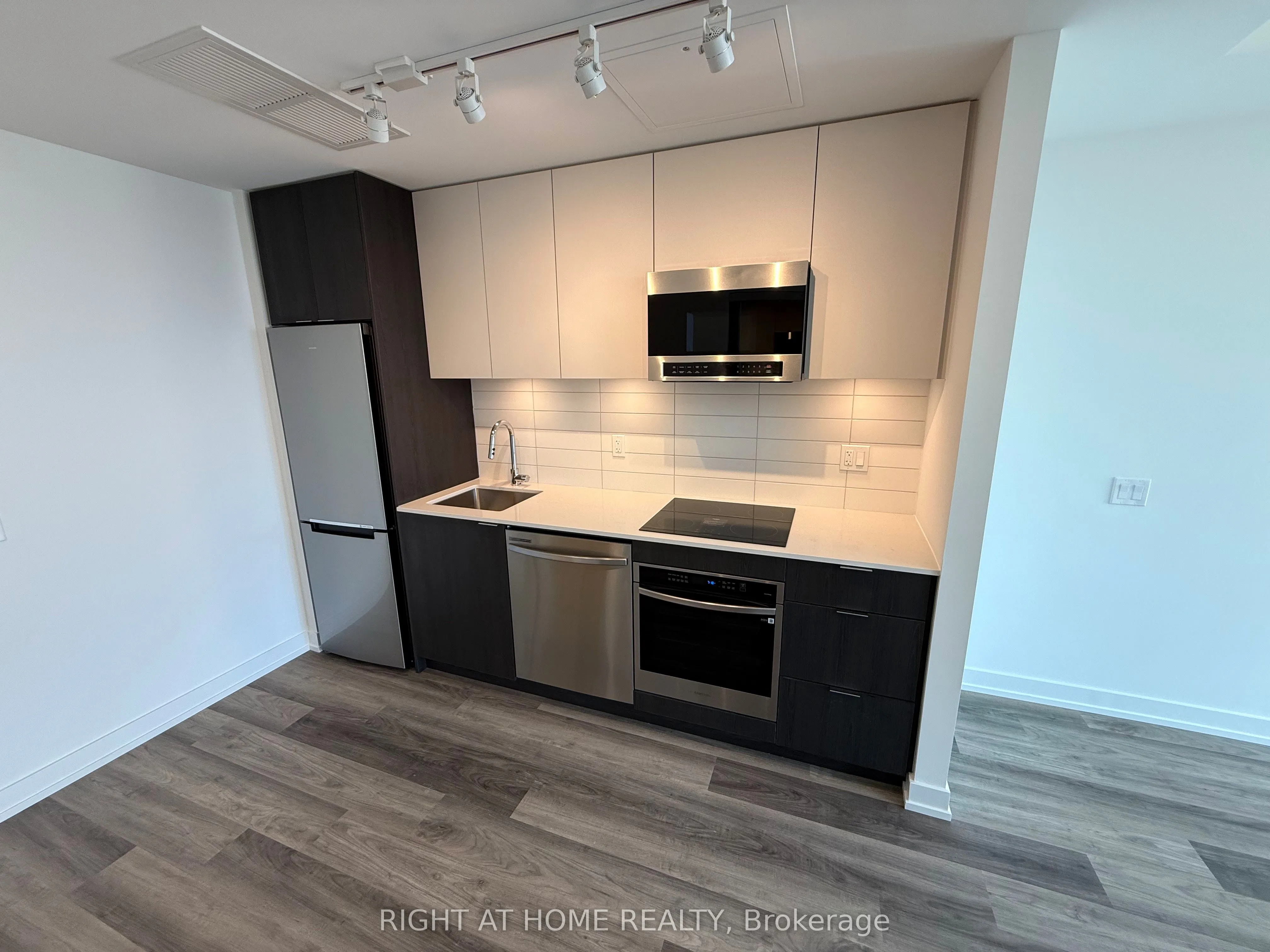 6 Chartwell Road S, #606
