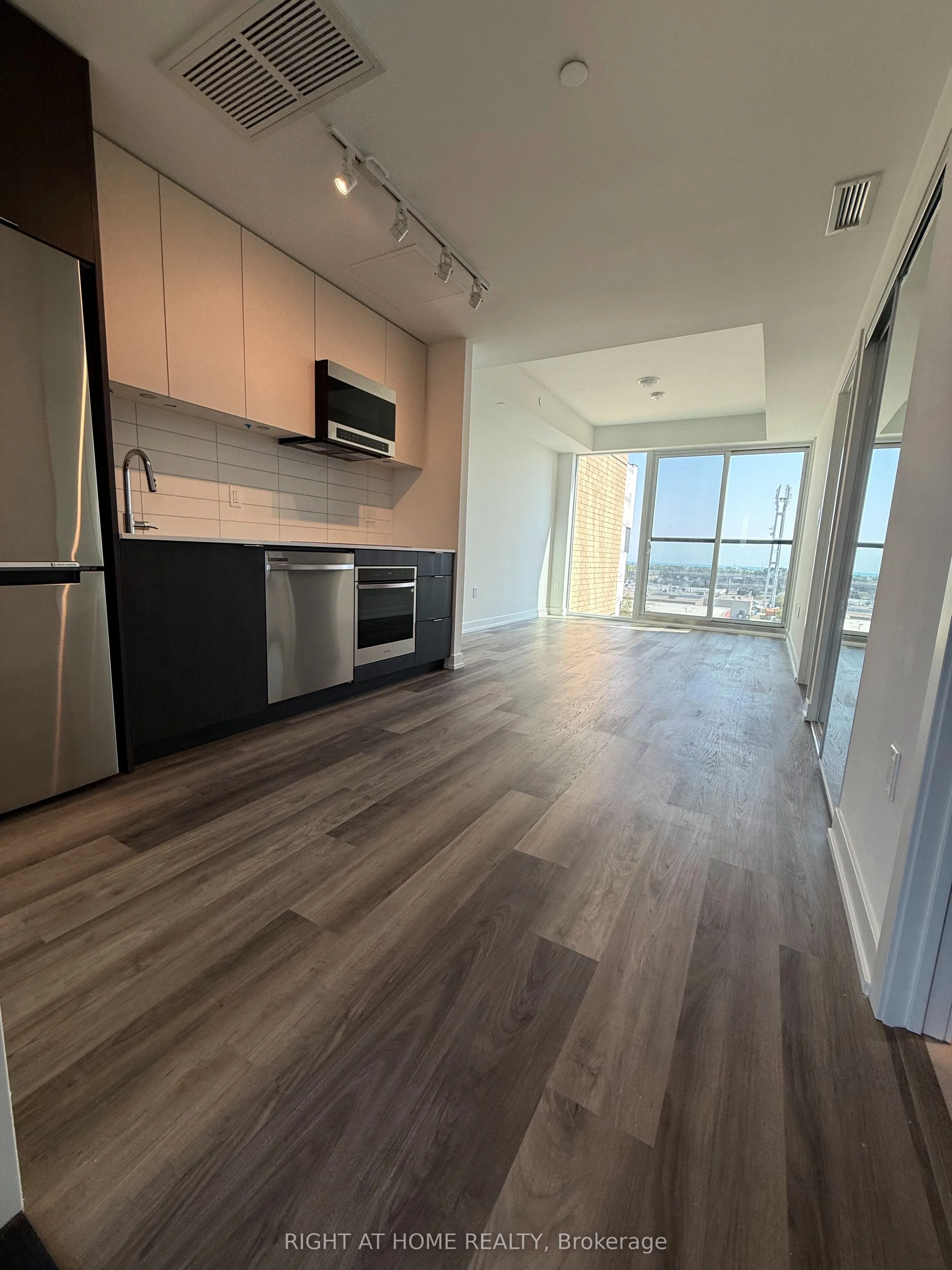6 Chartwell Road S, #606