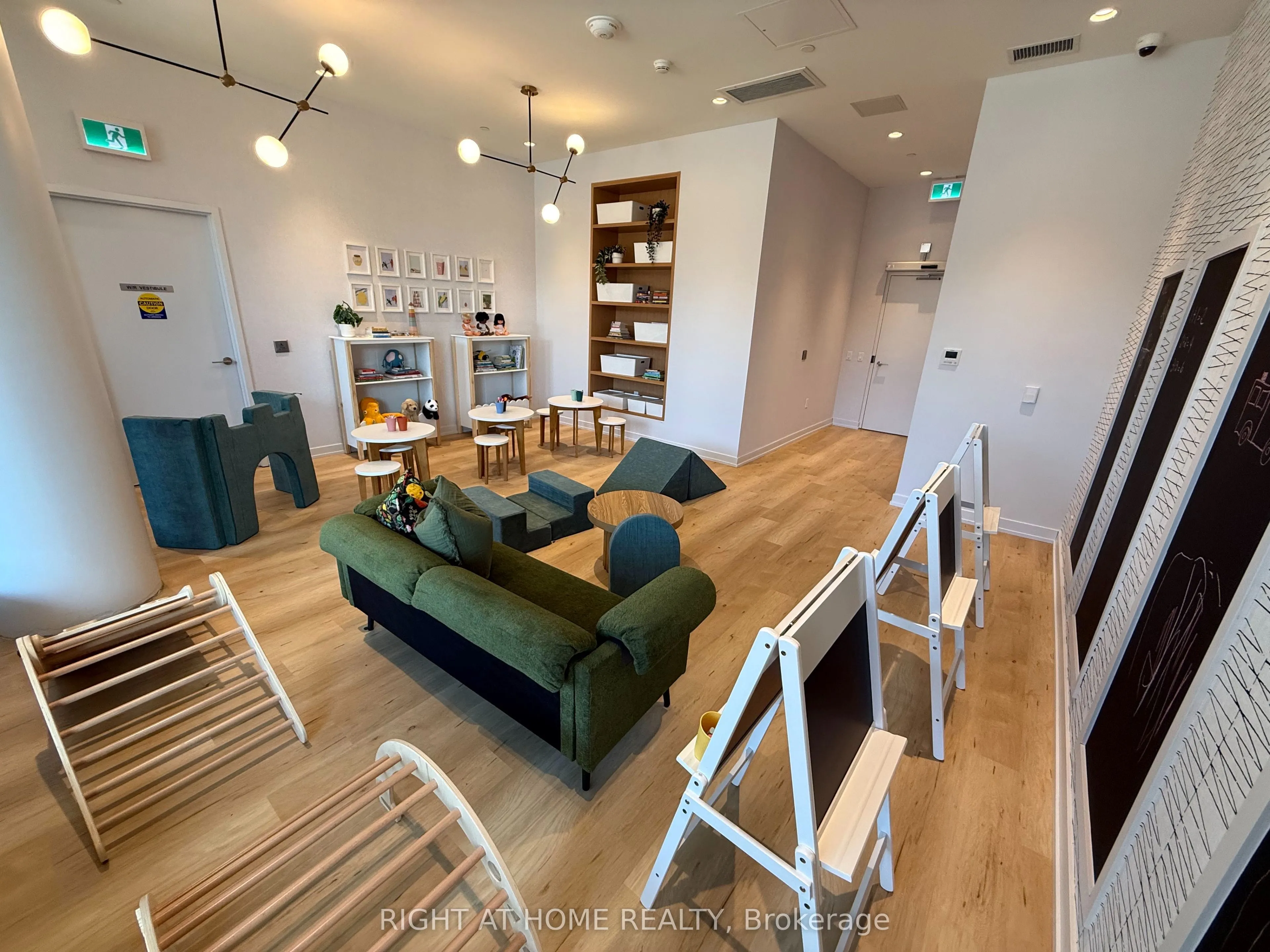6 Chartwell Road S, #606