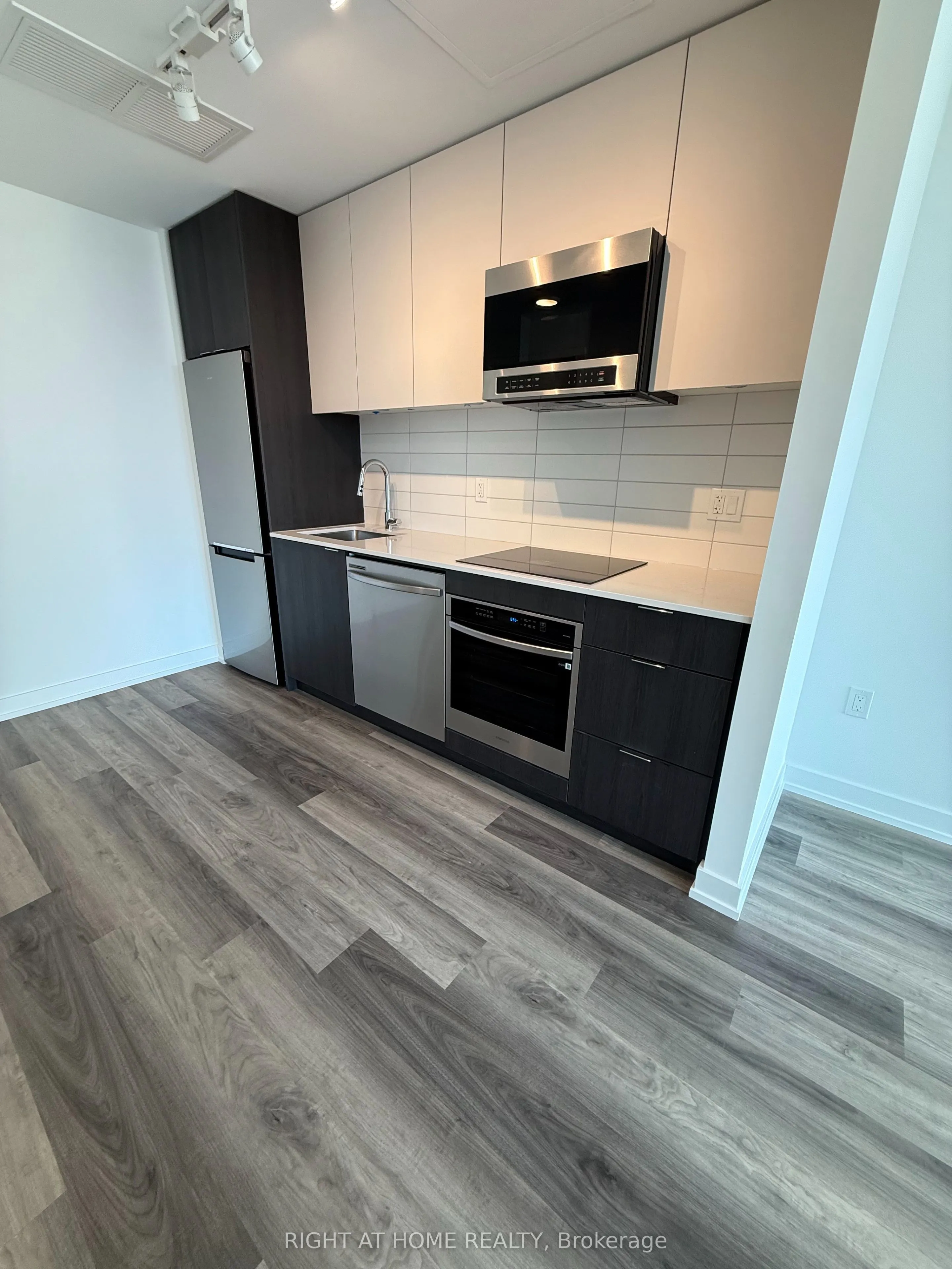 6 Chartwell Road S, #606