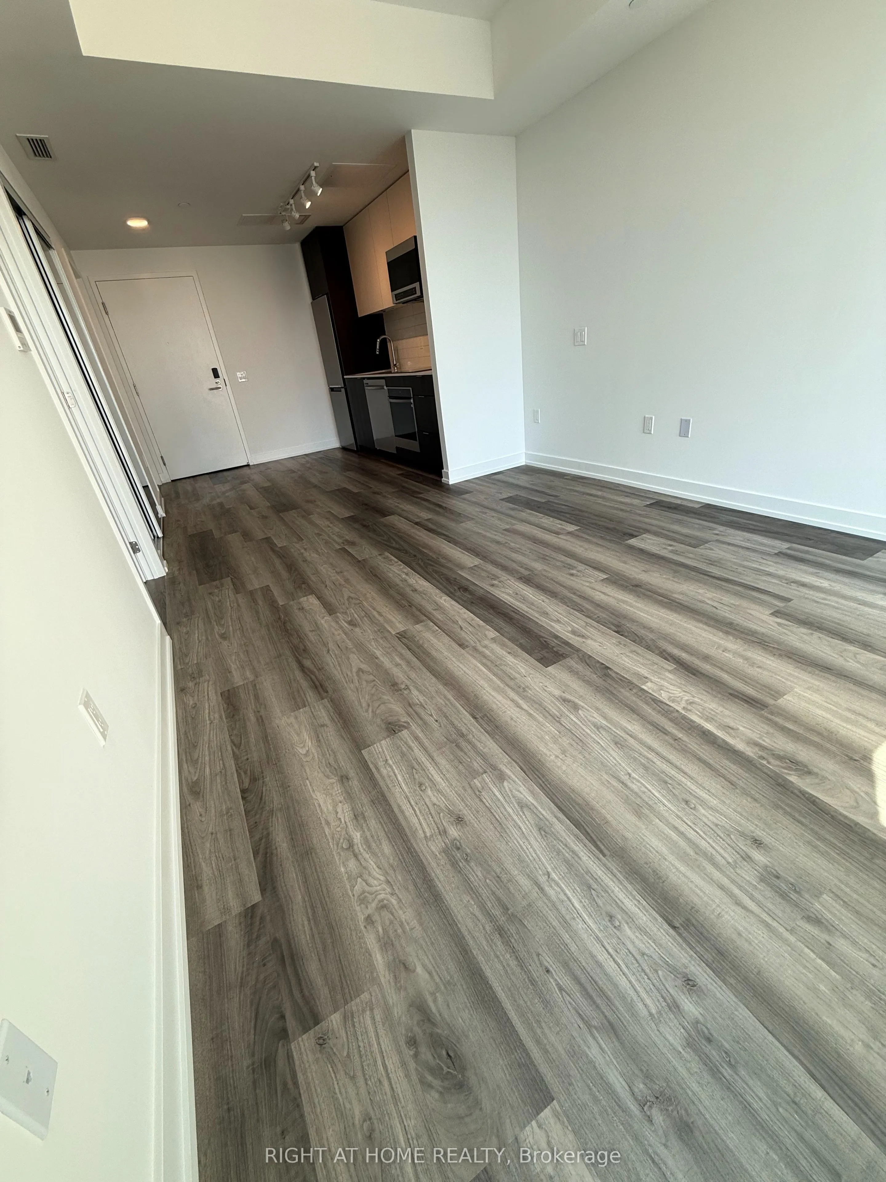 6 Chartwell Road S, #606