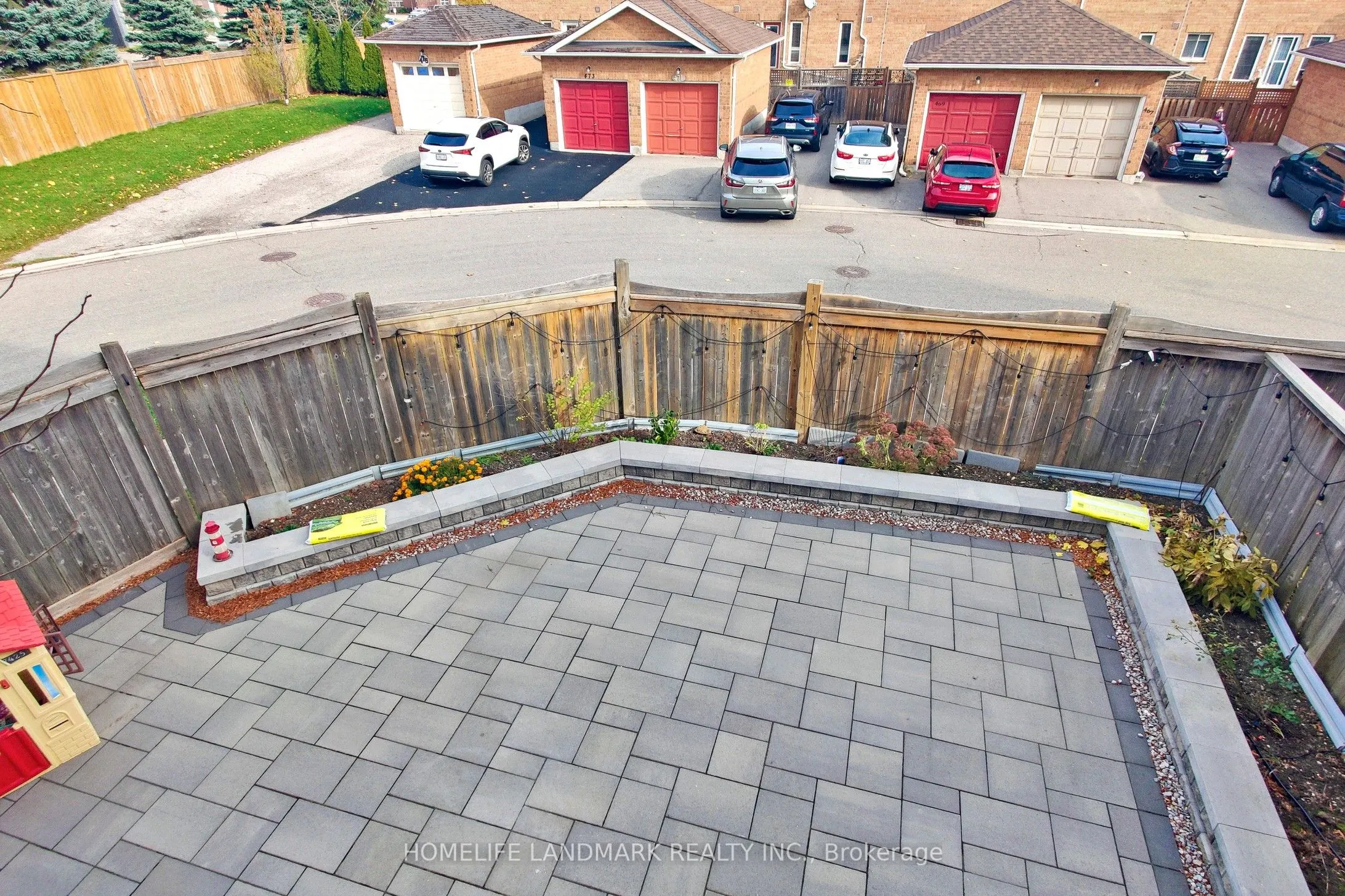 2423 Ravinebrook Crescent