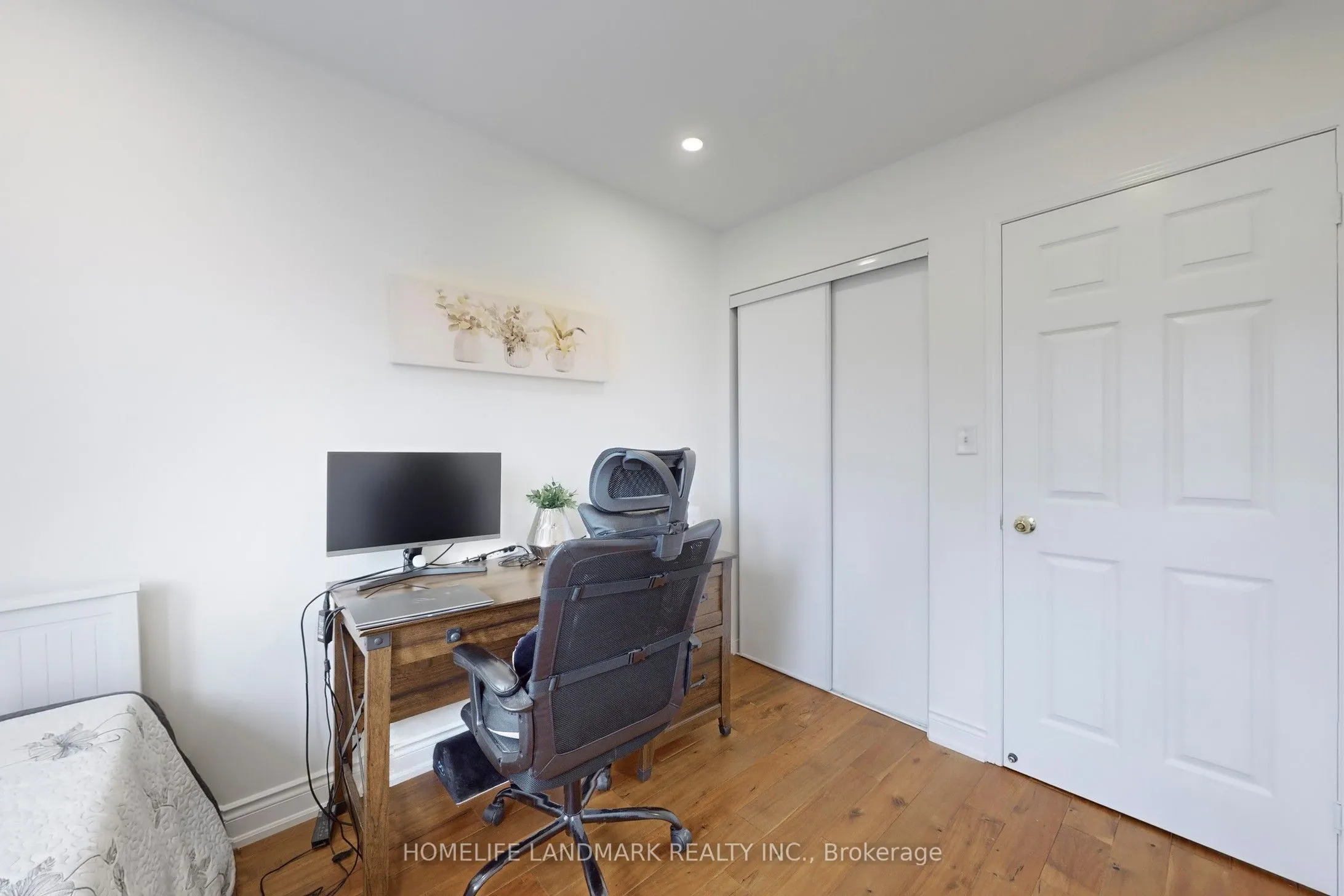 2423 Ravinebrook Crescent