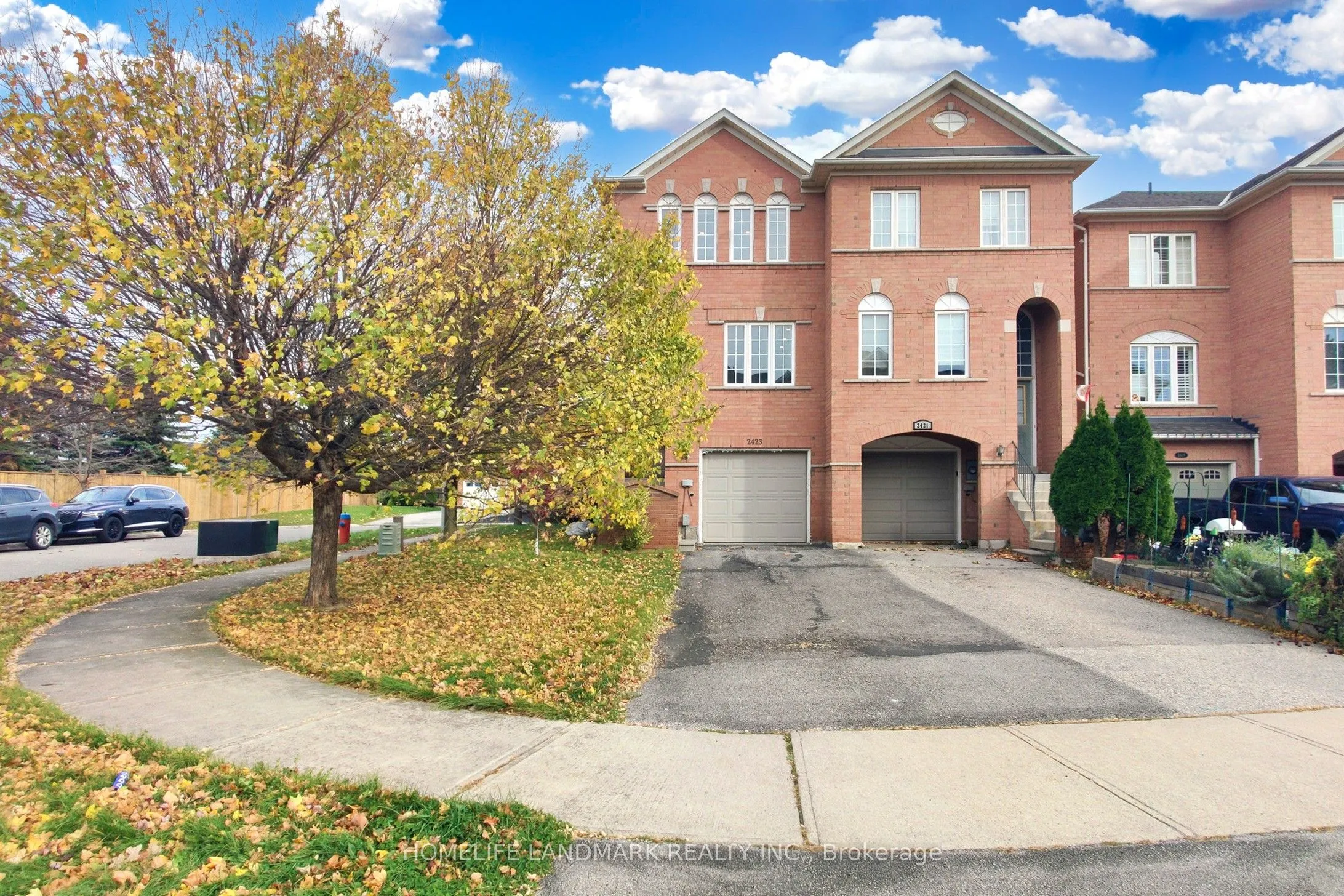 2423 Ravinebrook Crescent