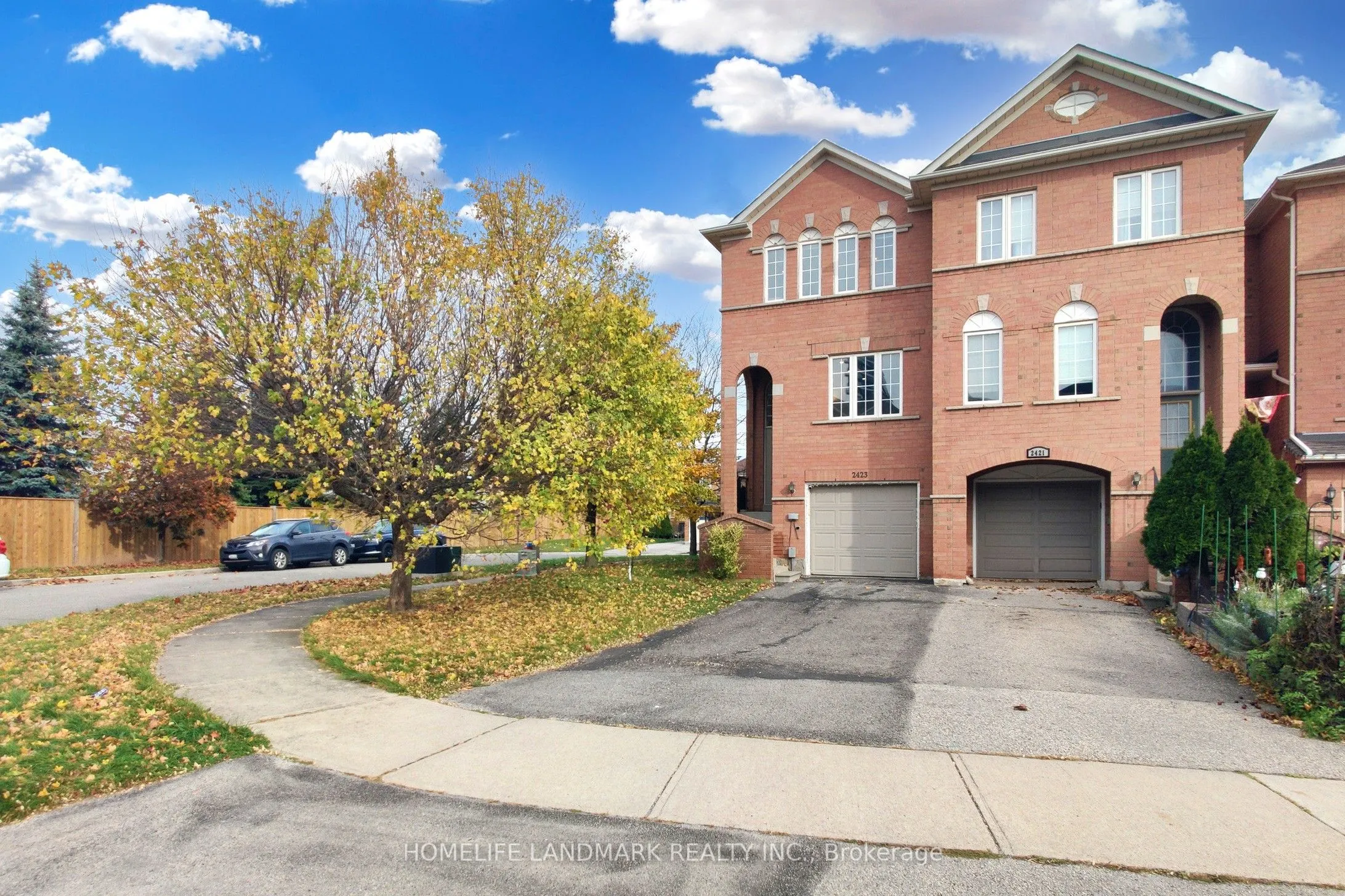 2423 Ravinebrook Crescent