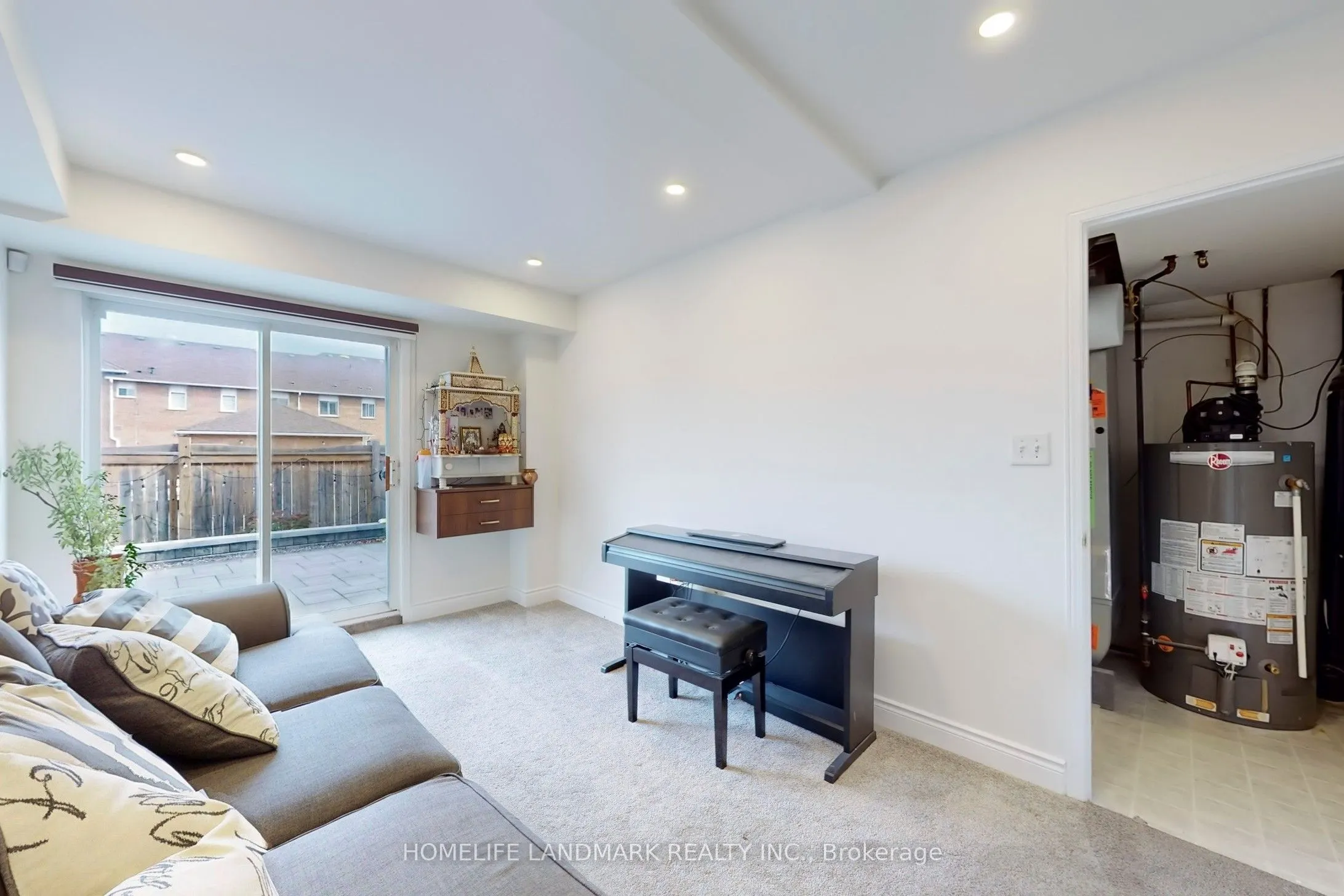2423 Ravinebrook Crescent