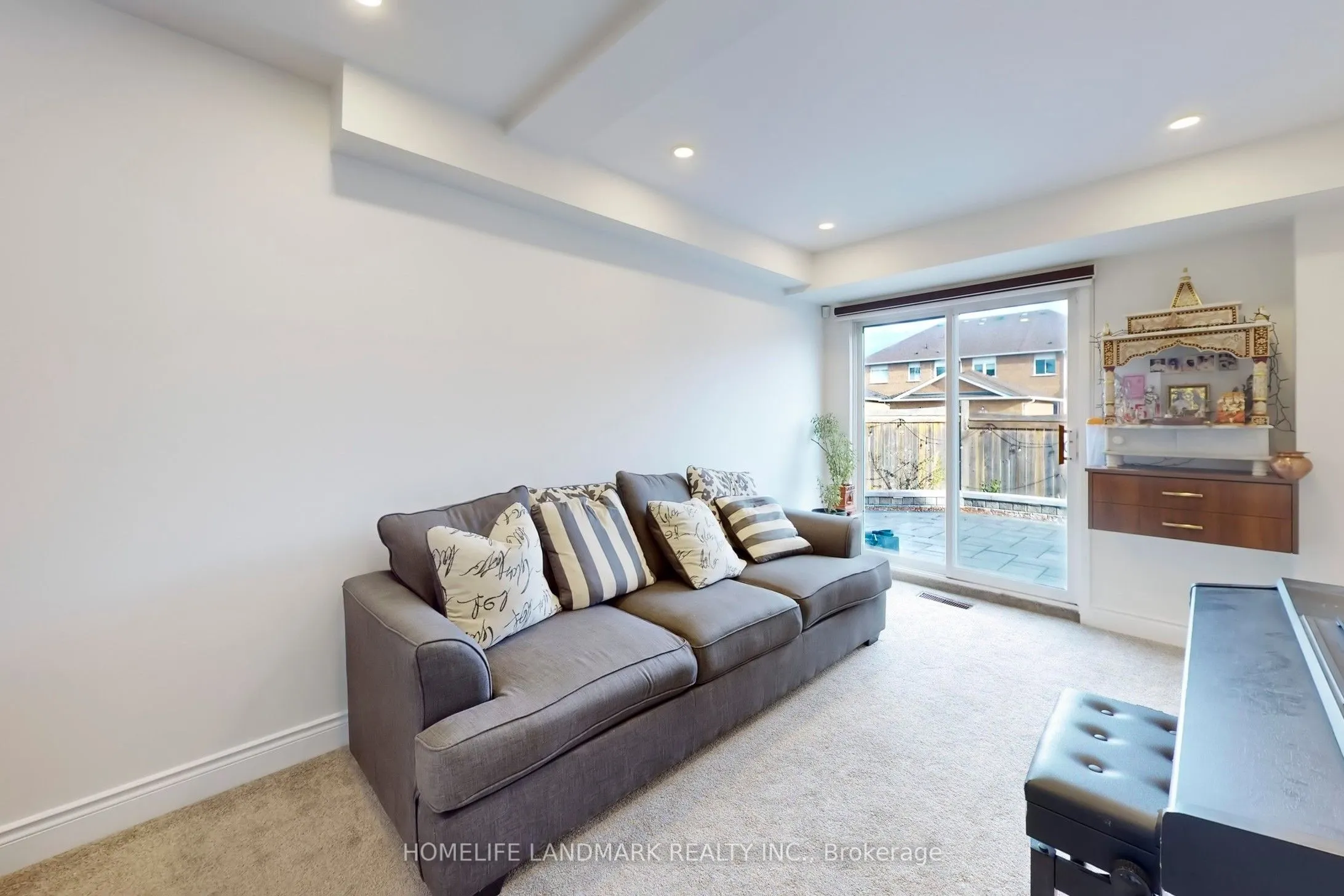 2423 Ravinebrook Crescent