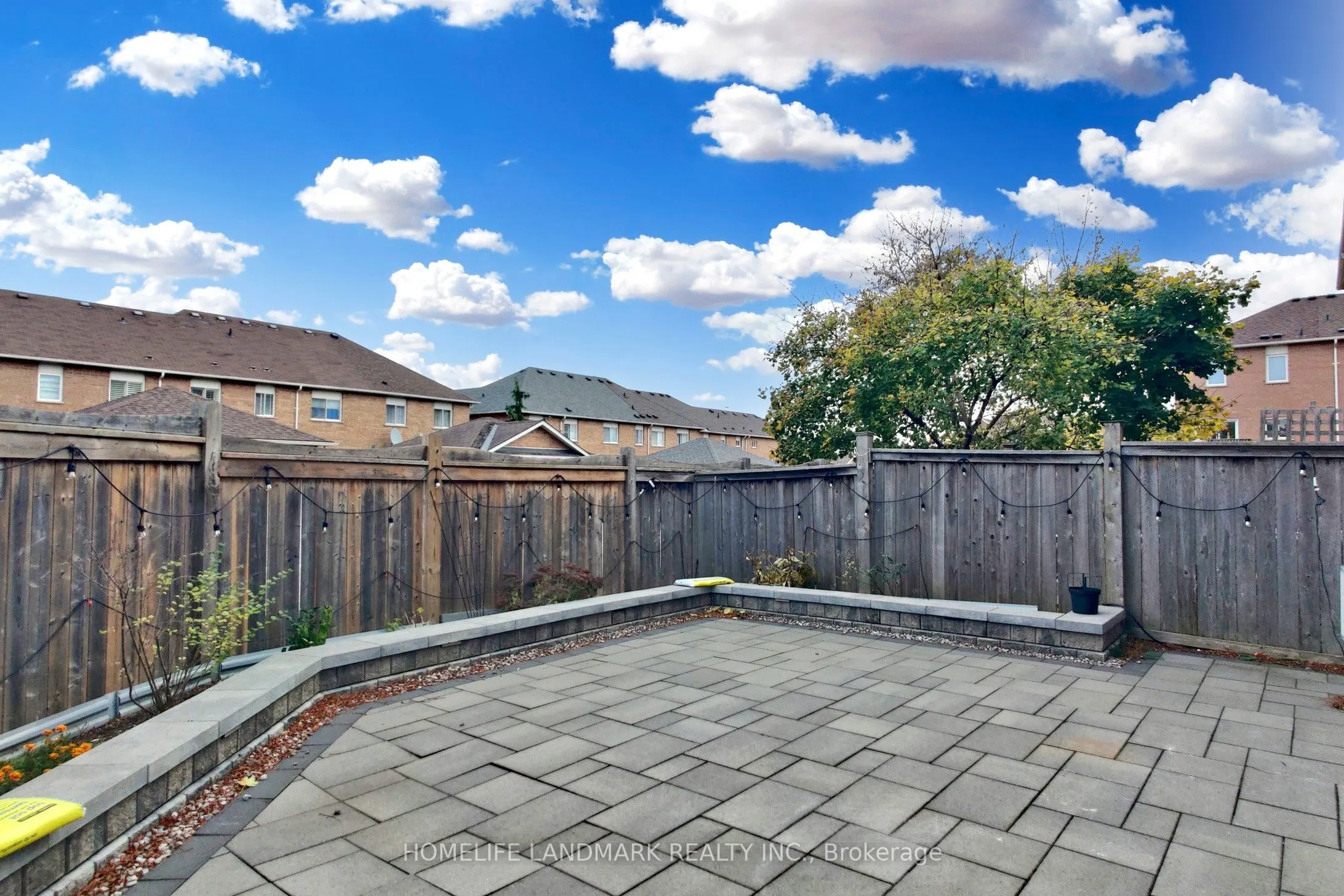 2423 Ravinebrook Crescent