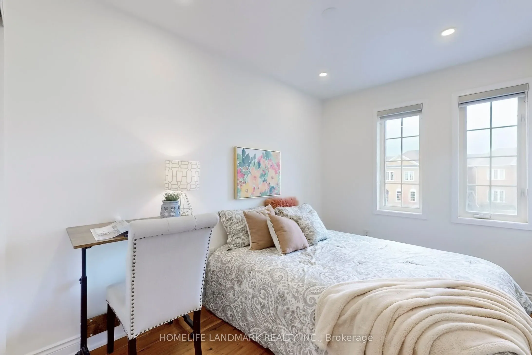2423 Ravinebrook Crescent