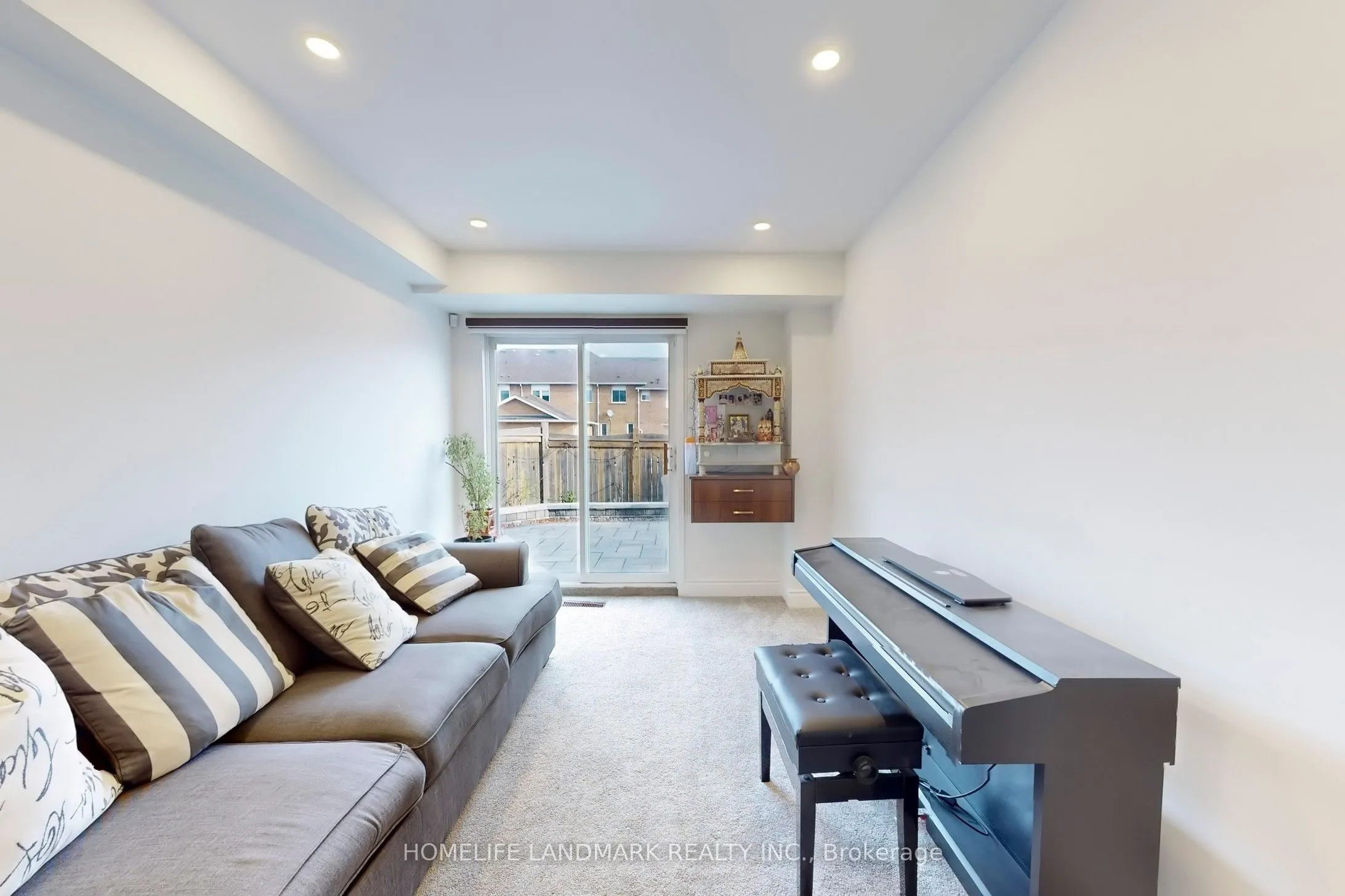 2423 Ravinebrook Crescent