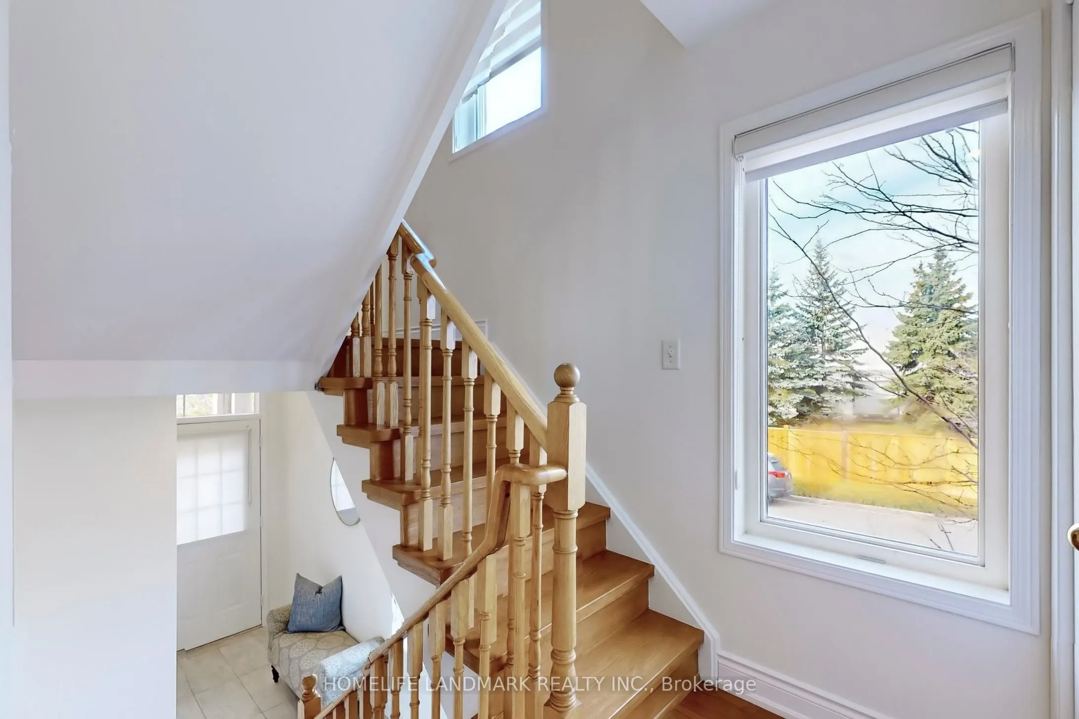 2423 Ravinebrook Crescent