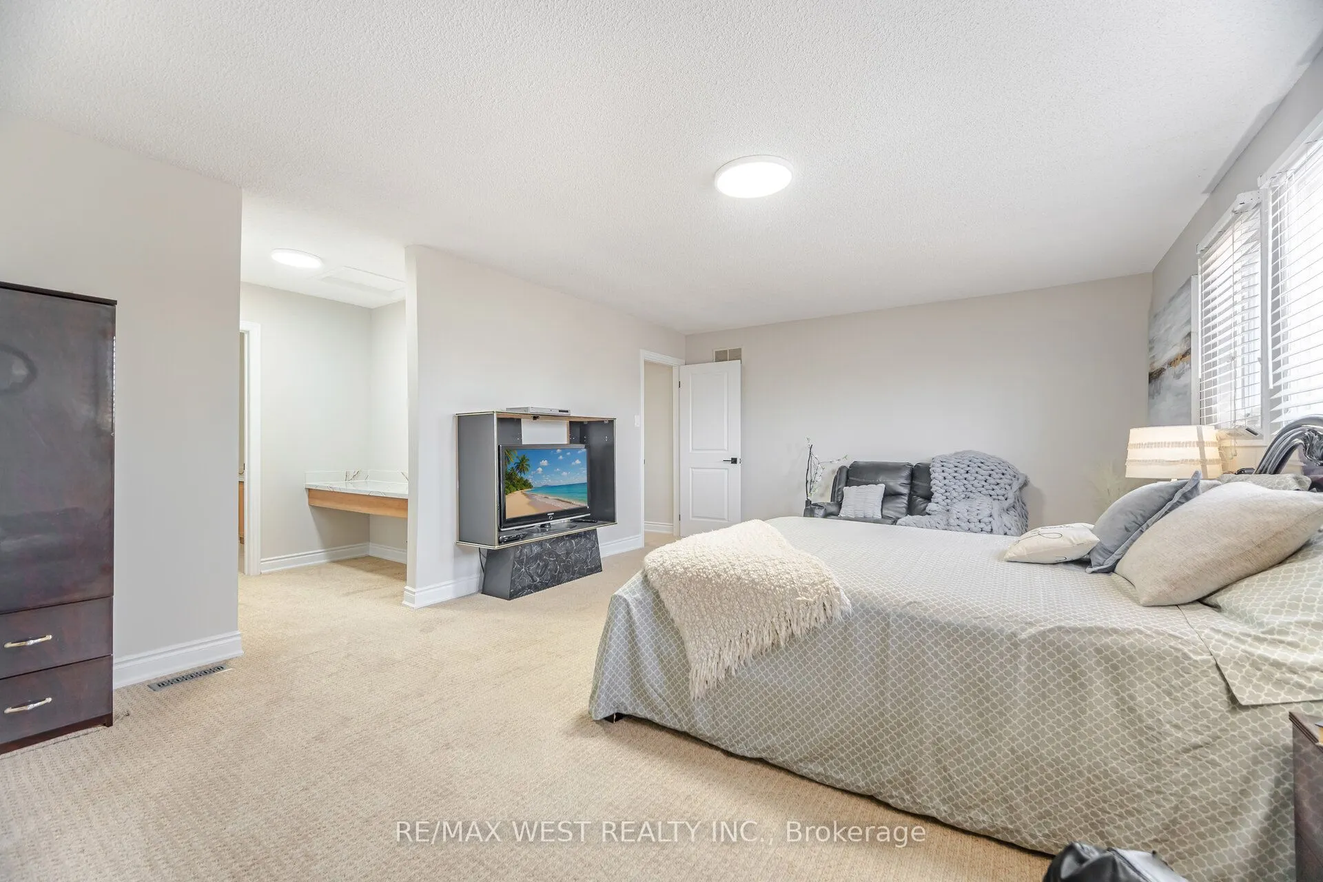 5088 Guildwood Way
