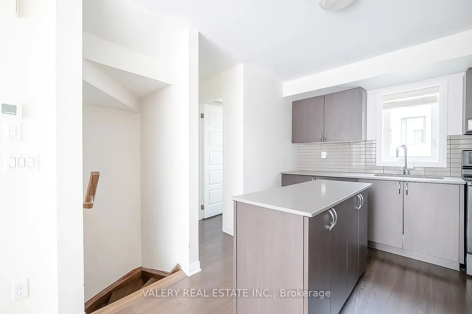 146 William Duncan Road, #4