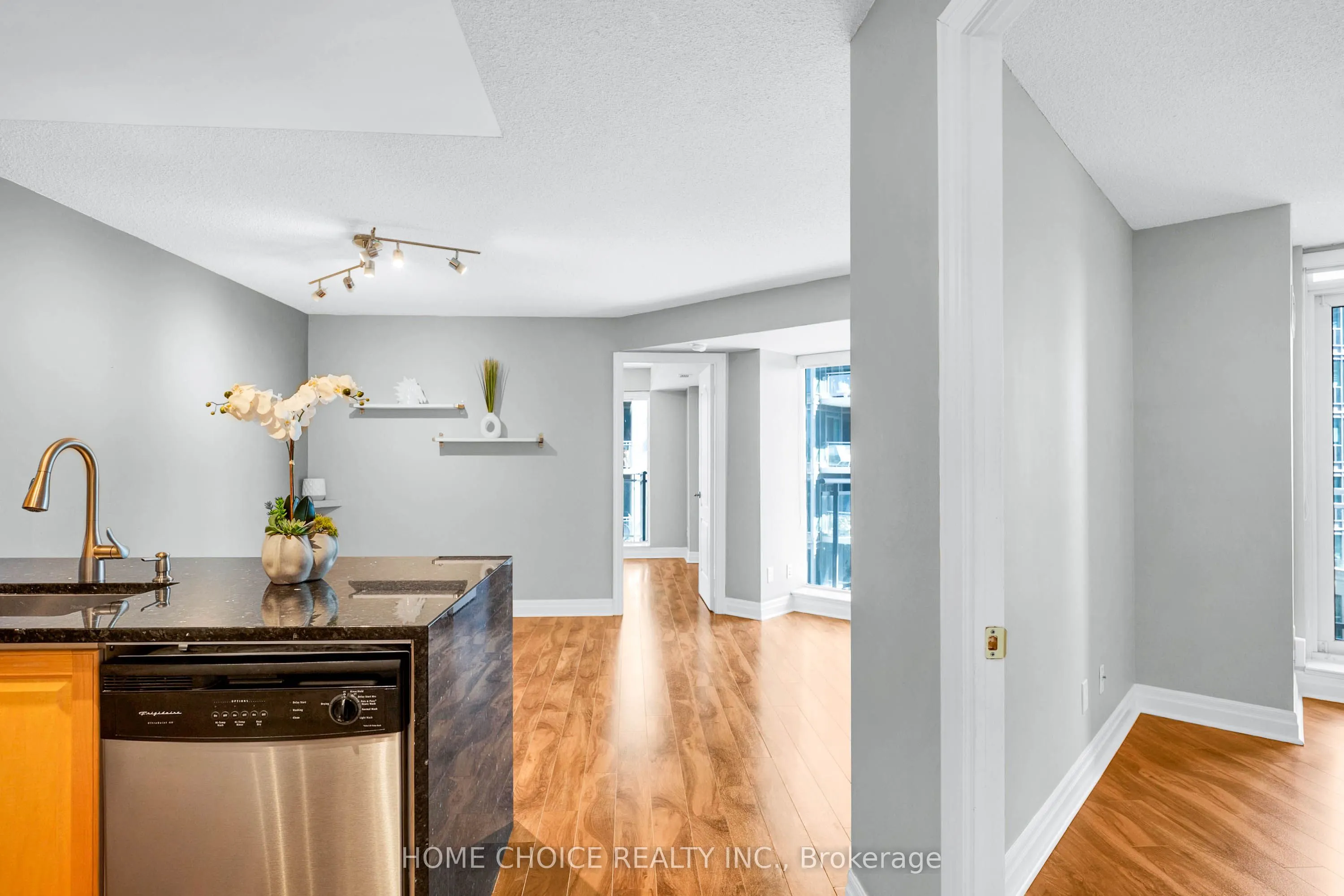 2121 Lake Shore Boulevard W, #706