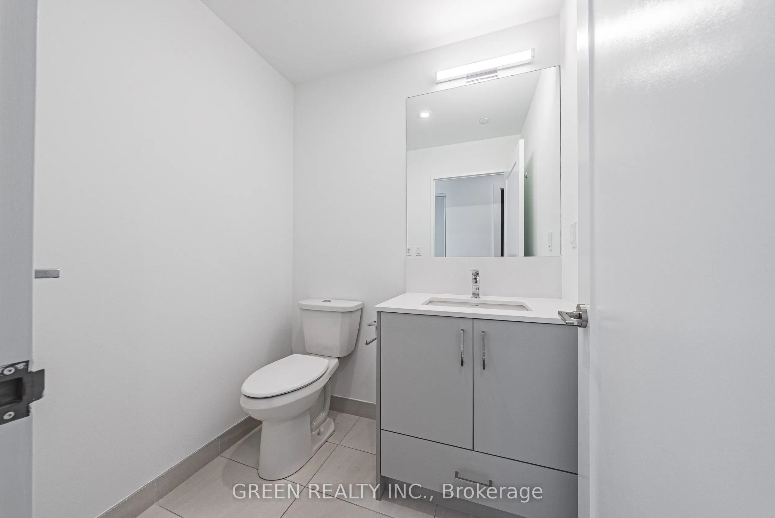 291 Queens Avenue, #105