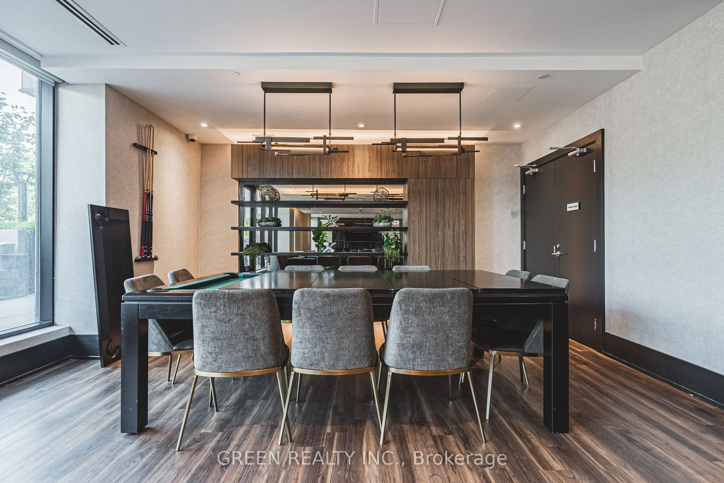291 Queens Avenue, #105