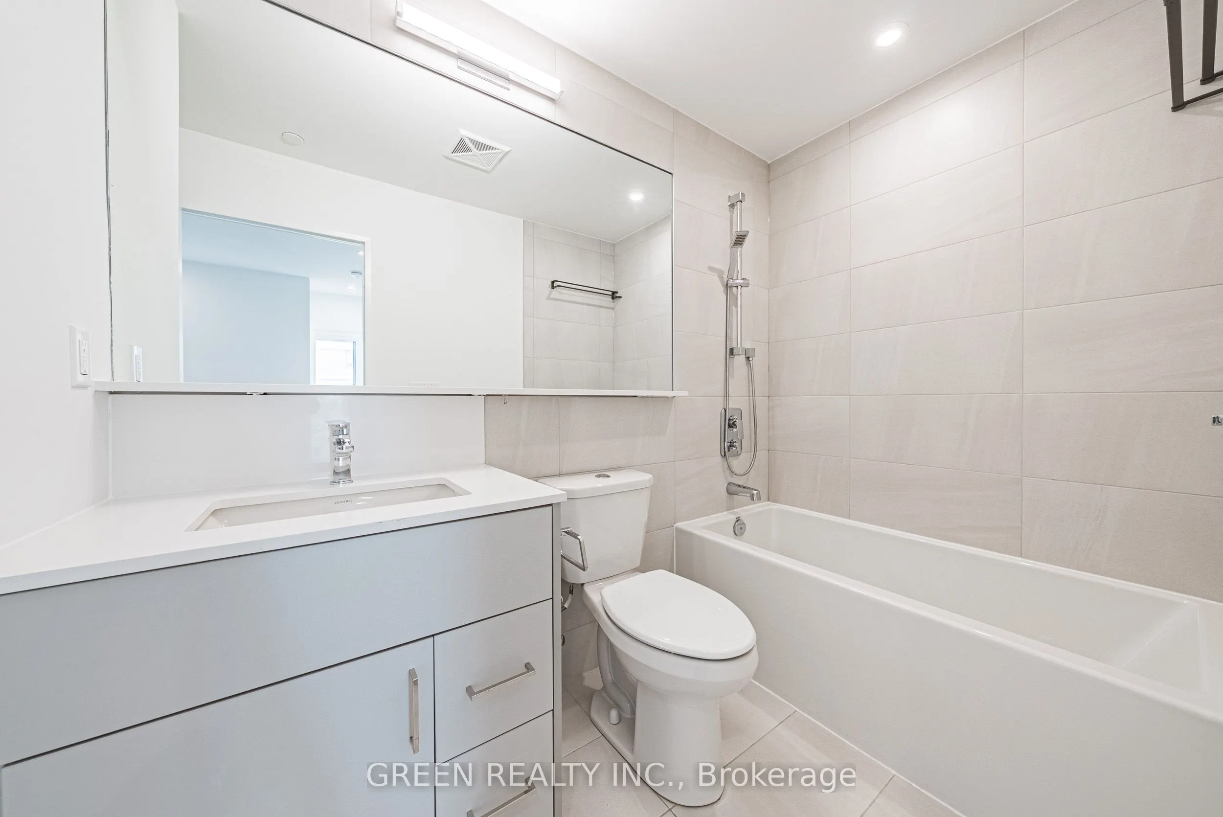 291 Queens Avenue, #105