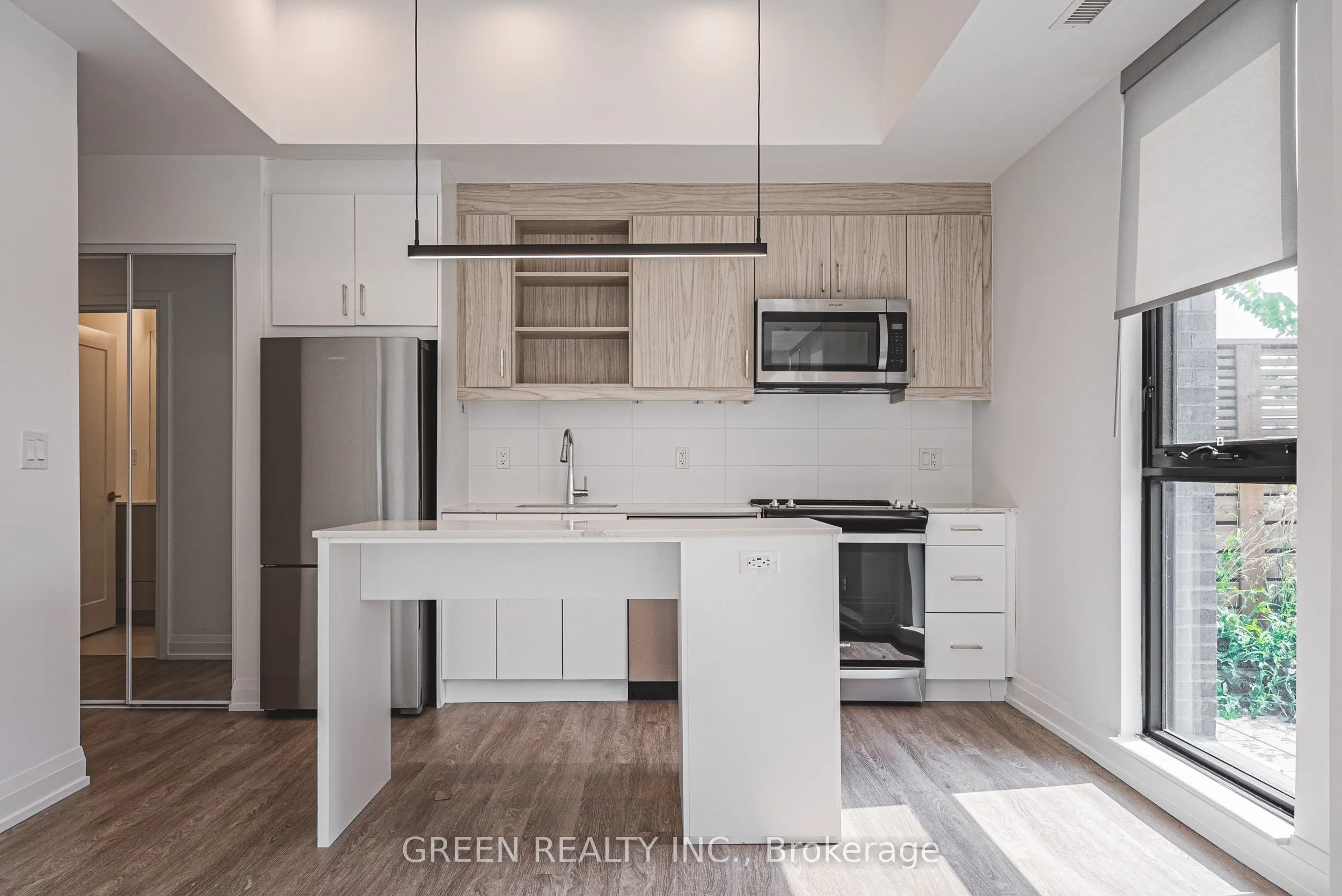 291 Queens Avenue, #105