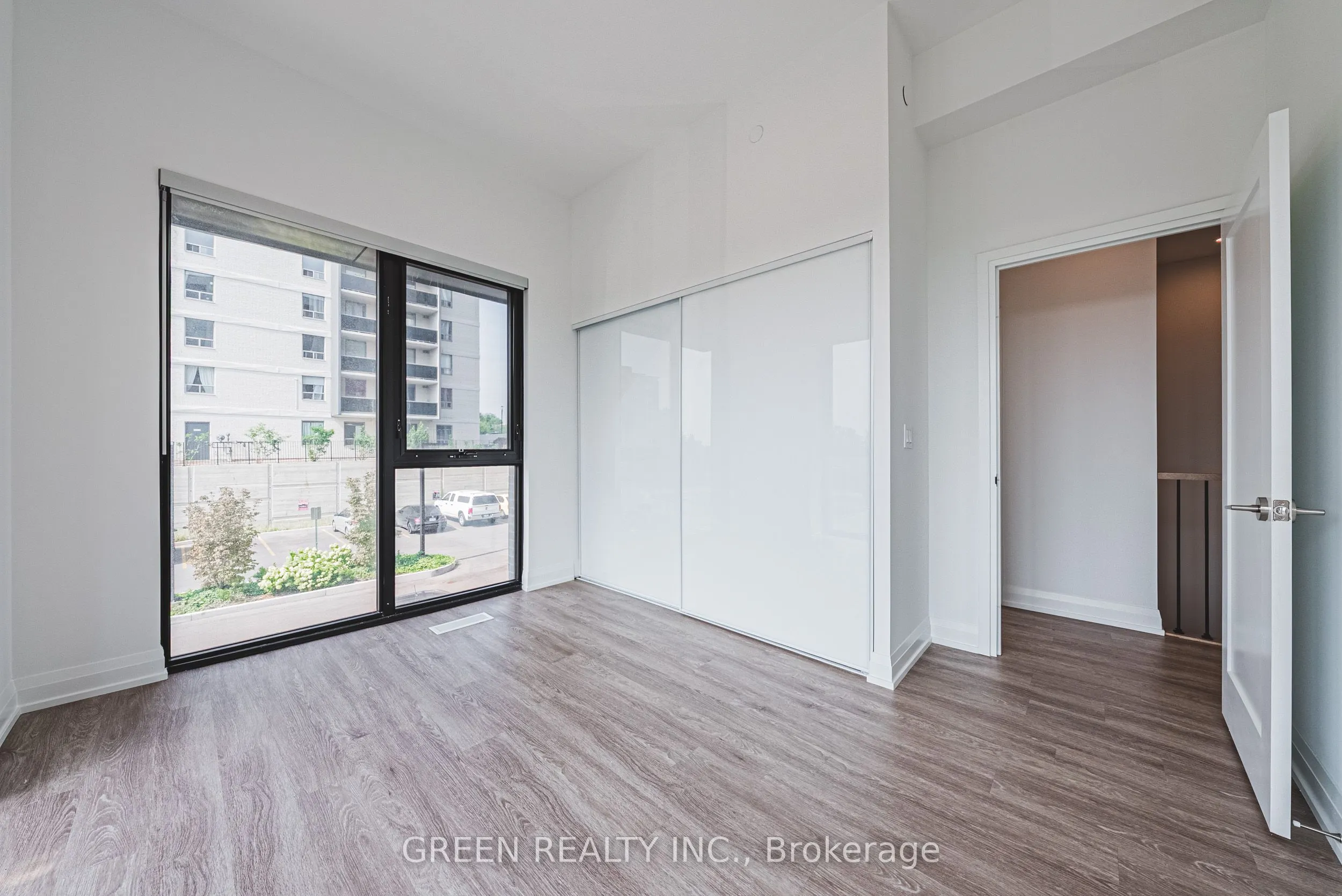 291 Queens Avenue, #105