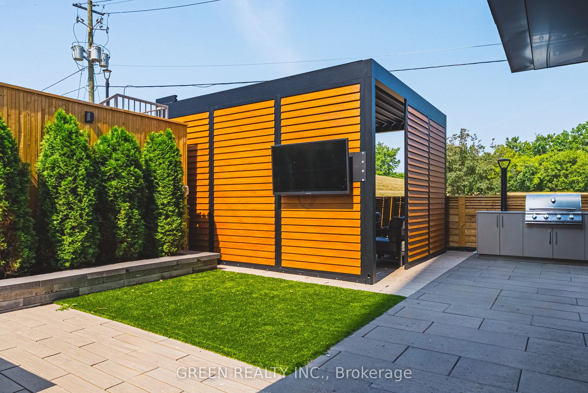 291 Queens Avenue, #105