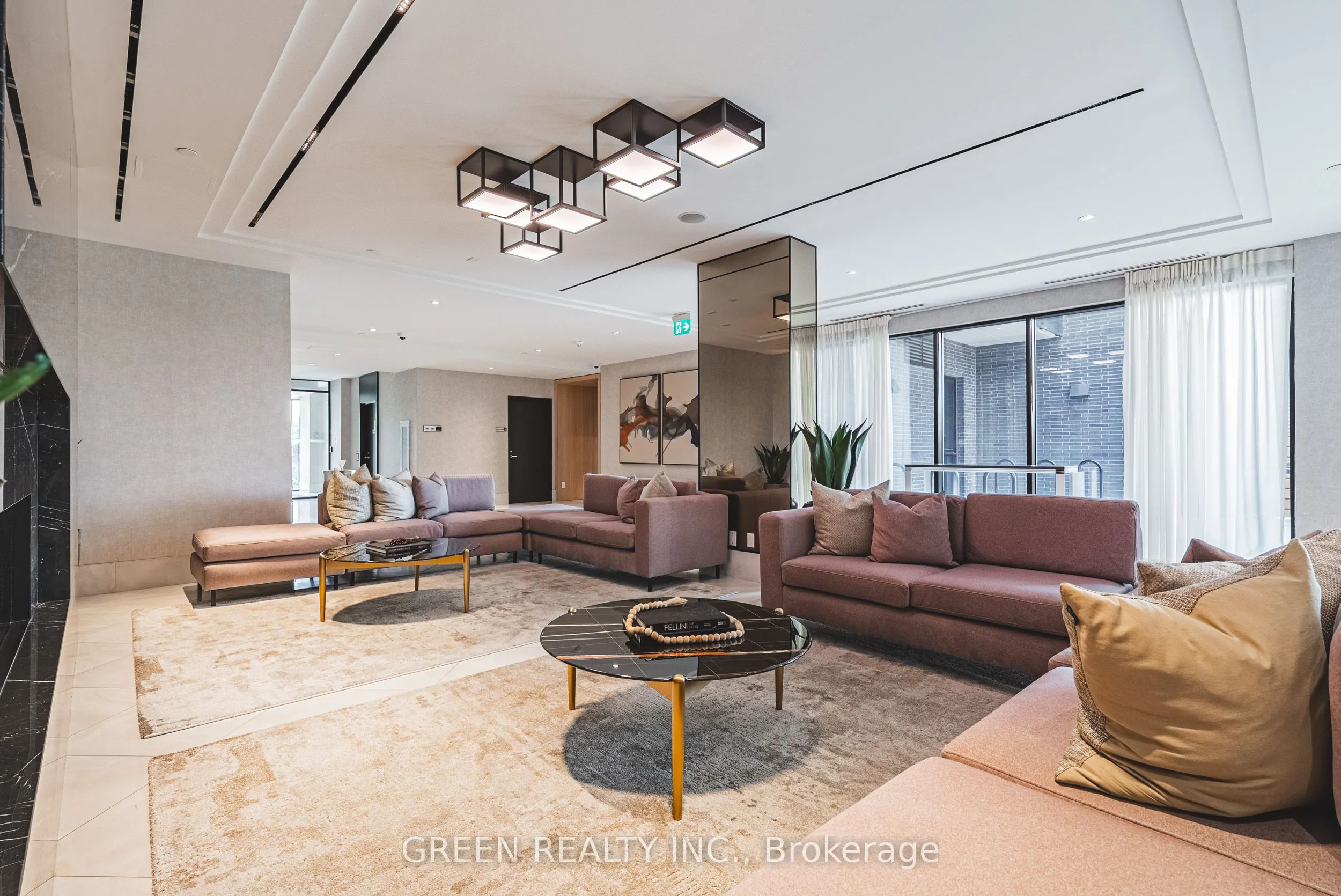 291 Queens Avenue, #105