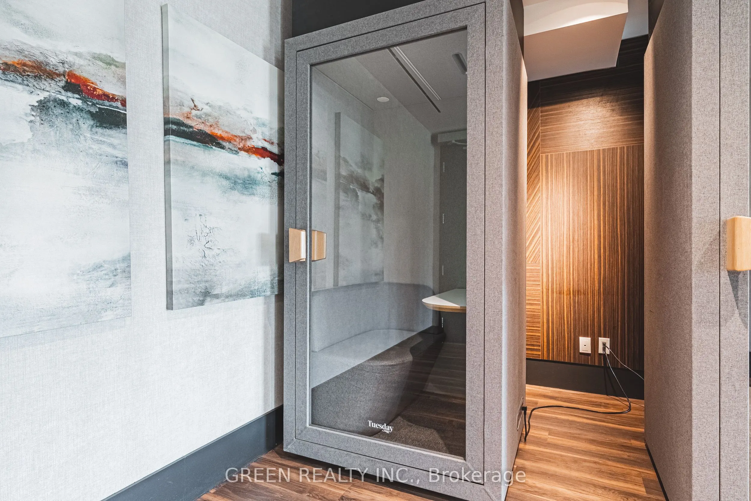 291 Queens Avenue, #105
