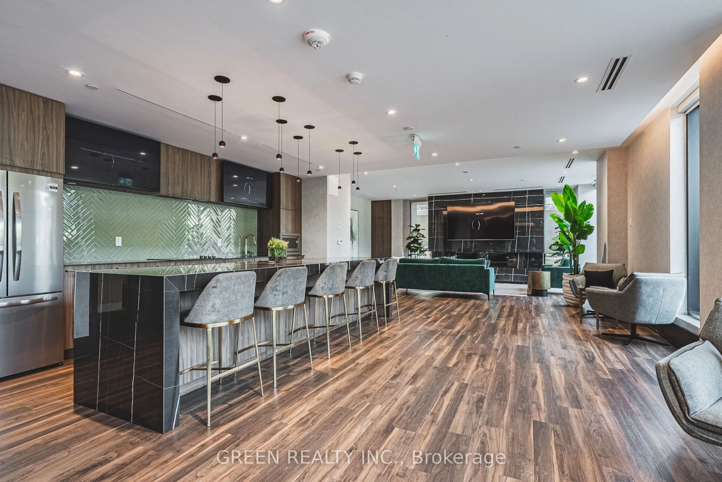 291 Queens Avenue, #105