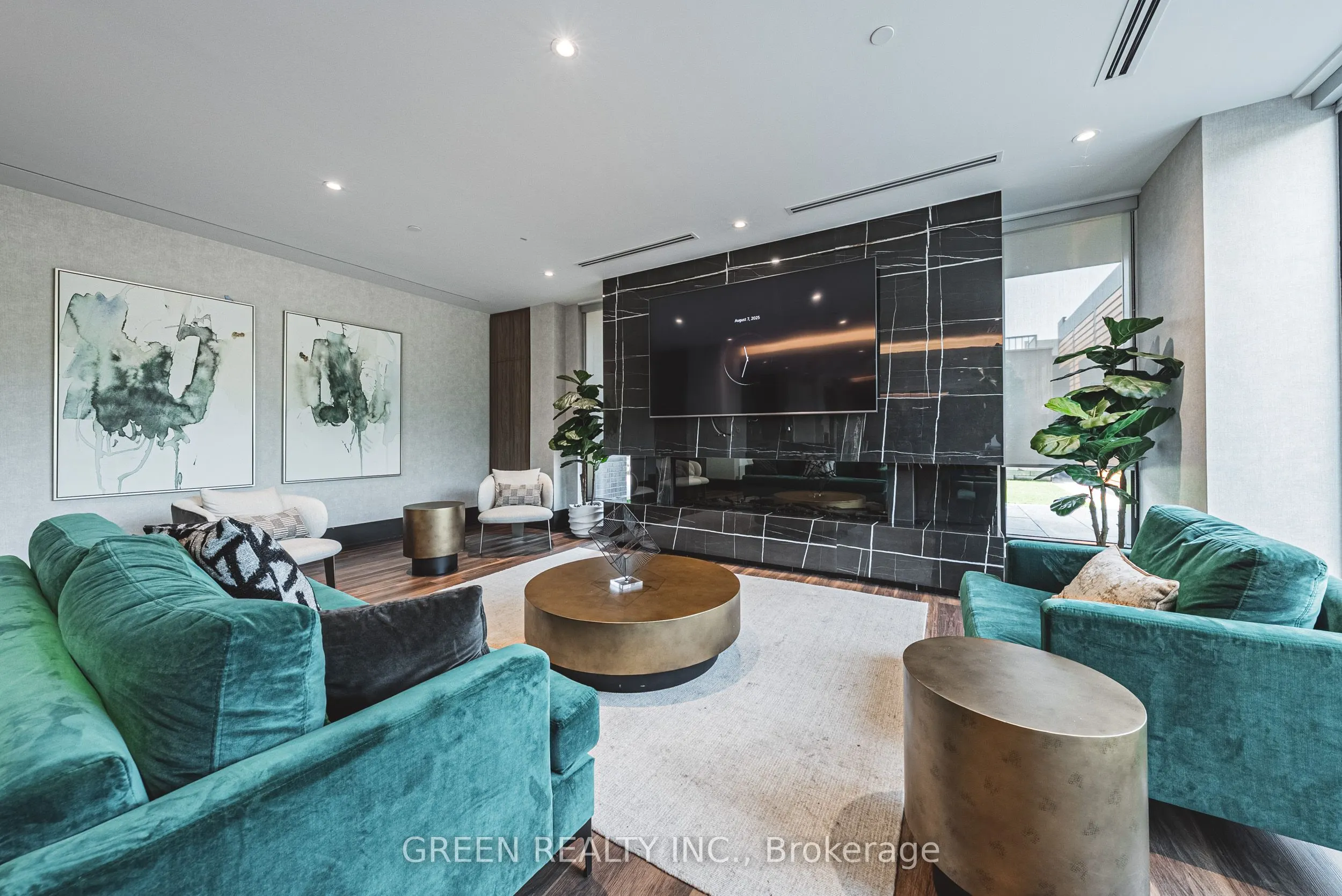 291 Queens Avenue, #105