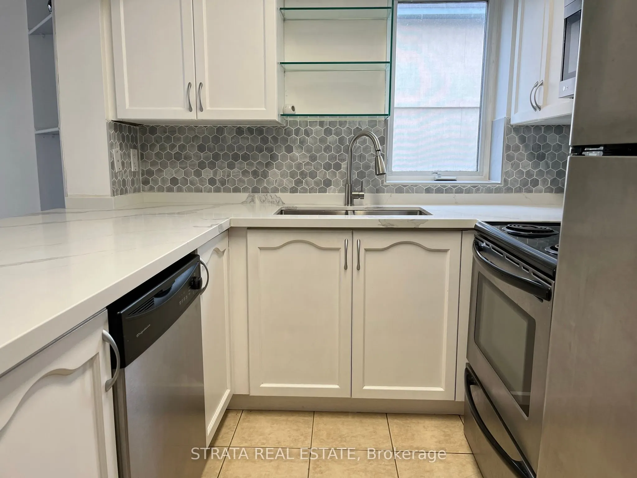85 George Appleton Way, #2042