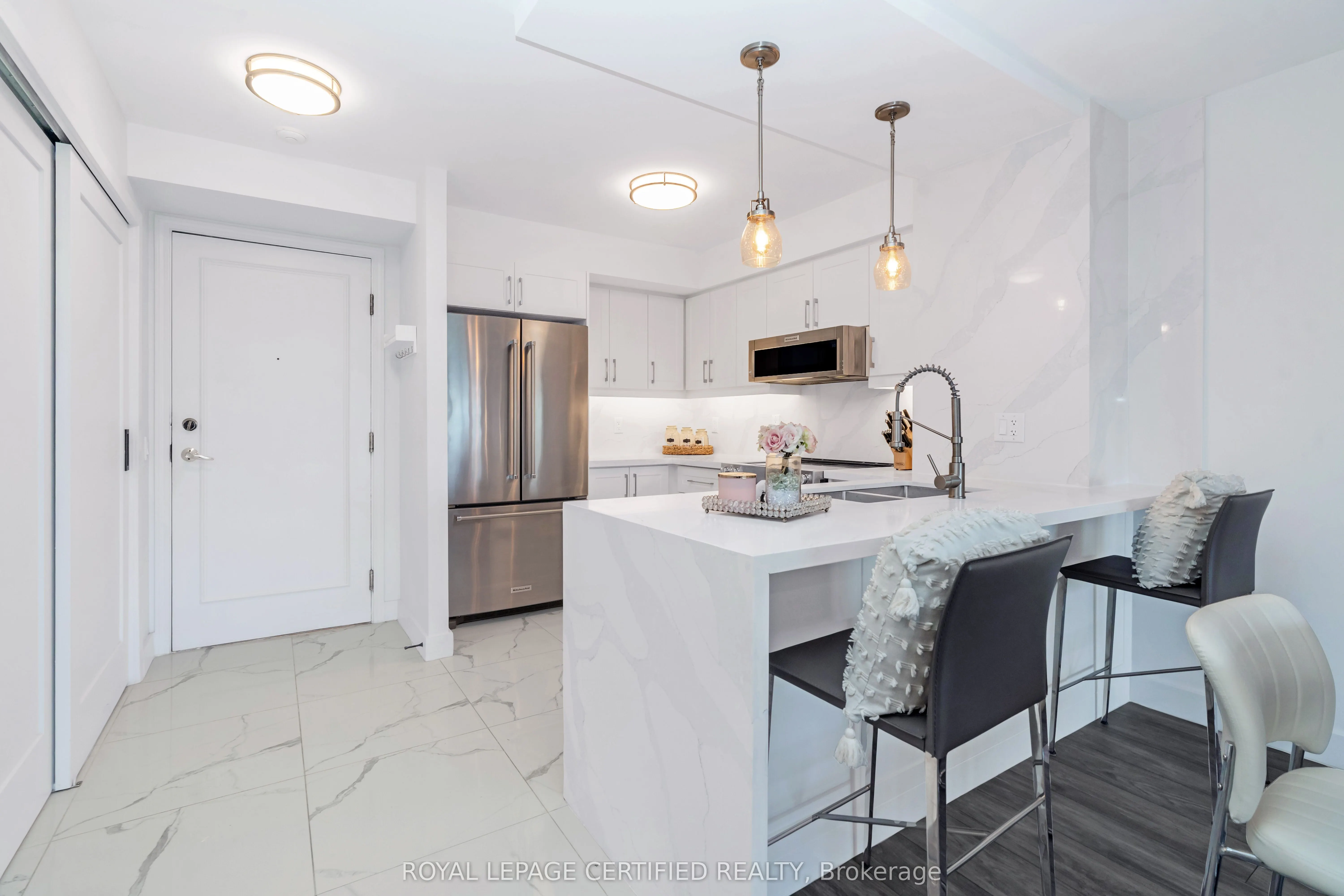 25 Kingsbridge Garden Circle, #1527