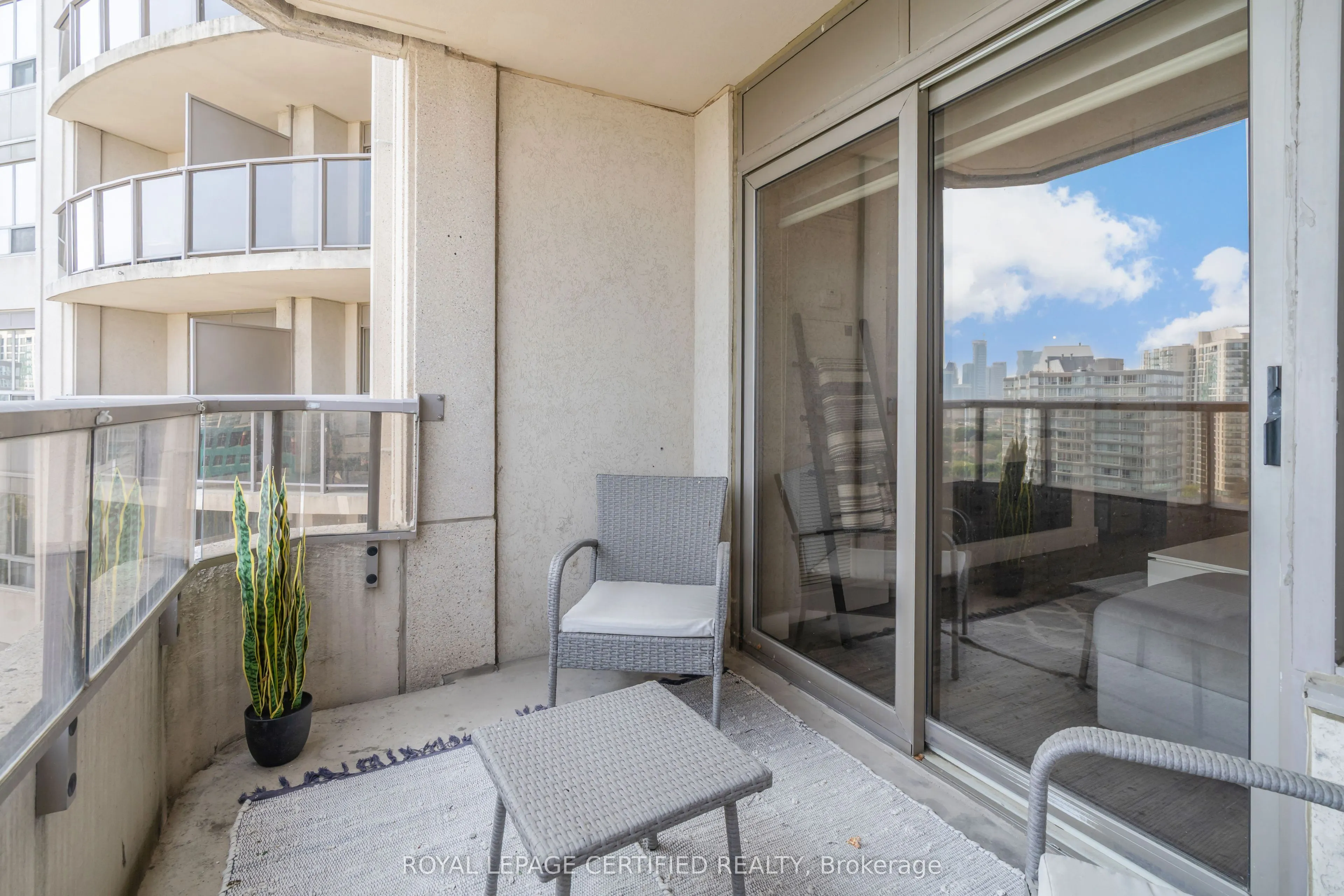 25 Kingsbridge Garden Circle, #1527