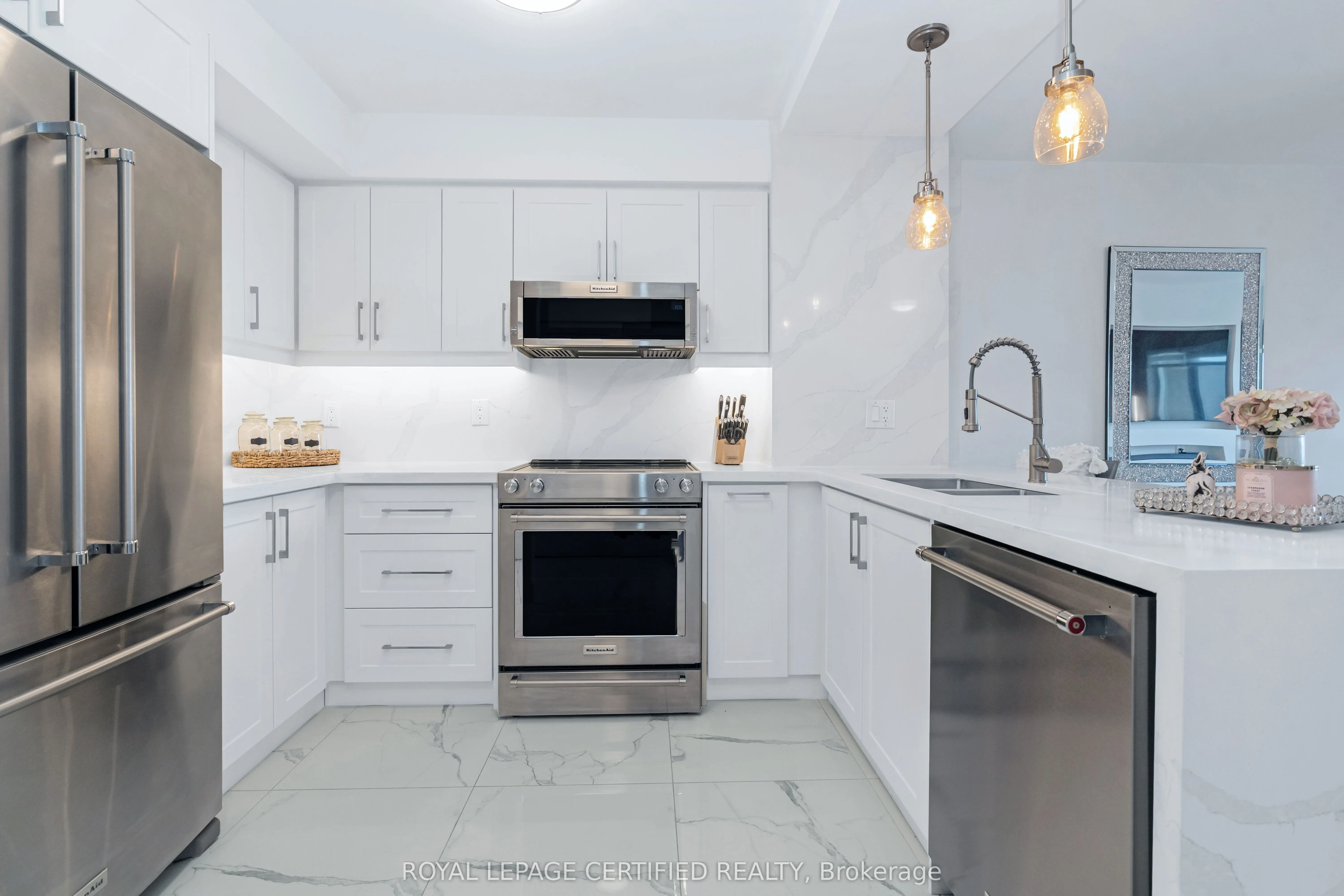 25 Kingsbridge Garden Circle, #1527