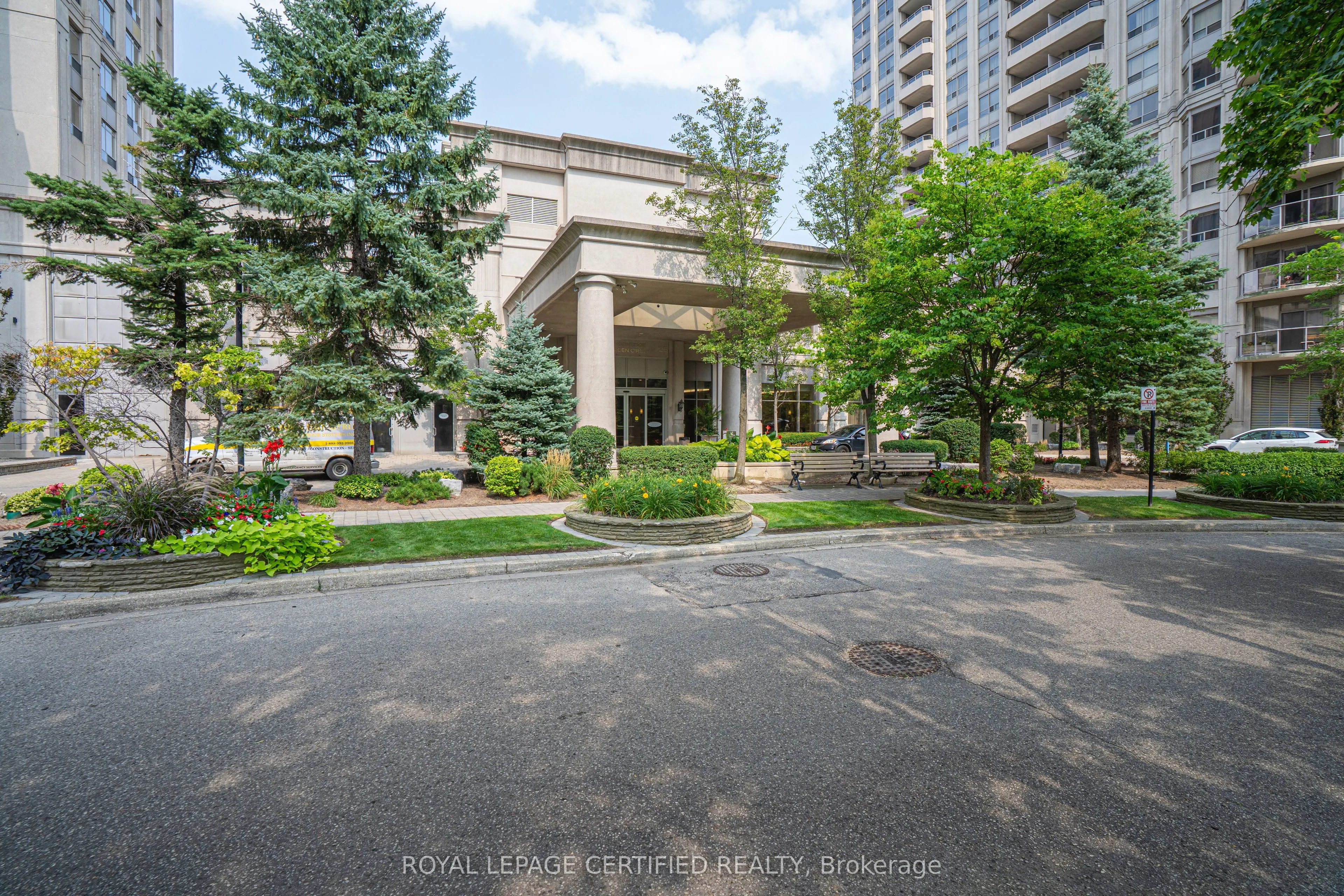 25 Kingsbridge Garden Circle, #1527