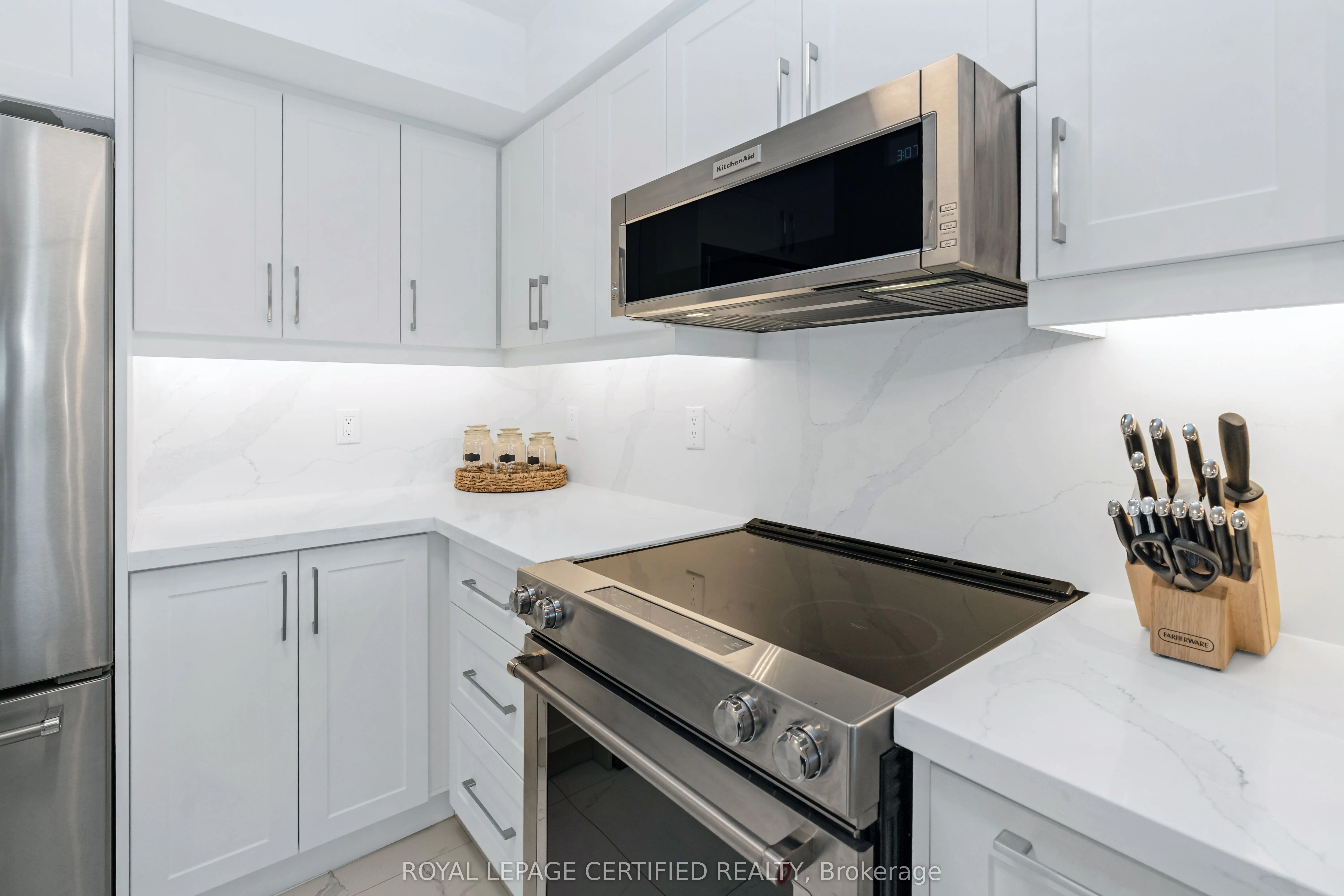 25 Kingsbridge Garden Circle, #1527